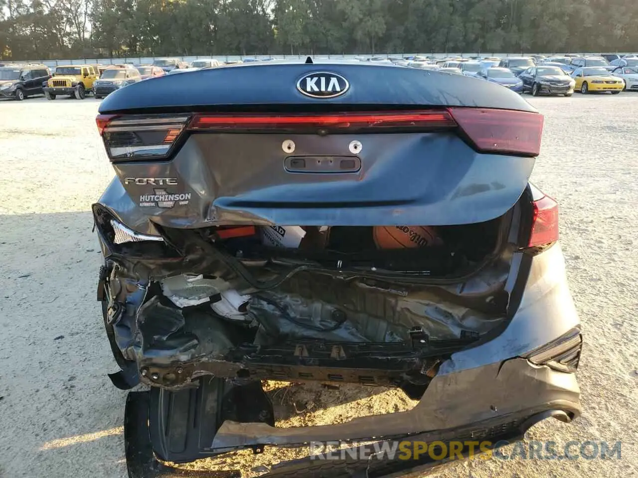 6 Photograph of a damaged car 3KPF24AD0KE076311 KIA FORTE 2019