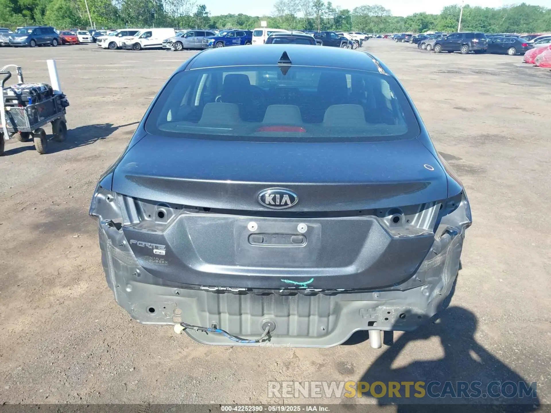 16 Photograph of a damaged car 3KPF24AD0KE087972 KIA FORTE 2019