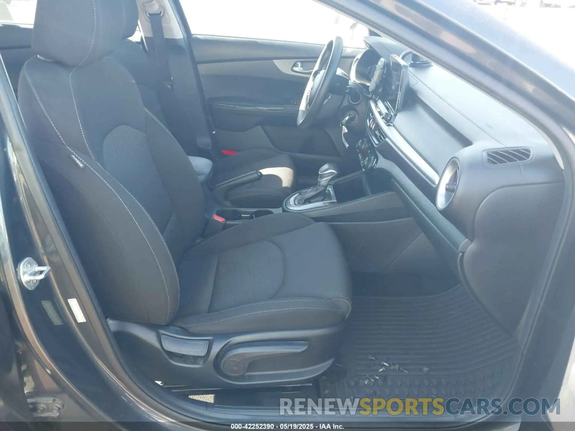 5 Photograph of a damaged car 3KPF24AD0KE087972 KIA FORTE 2019