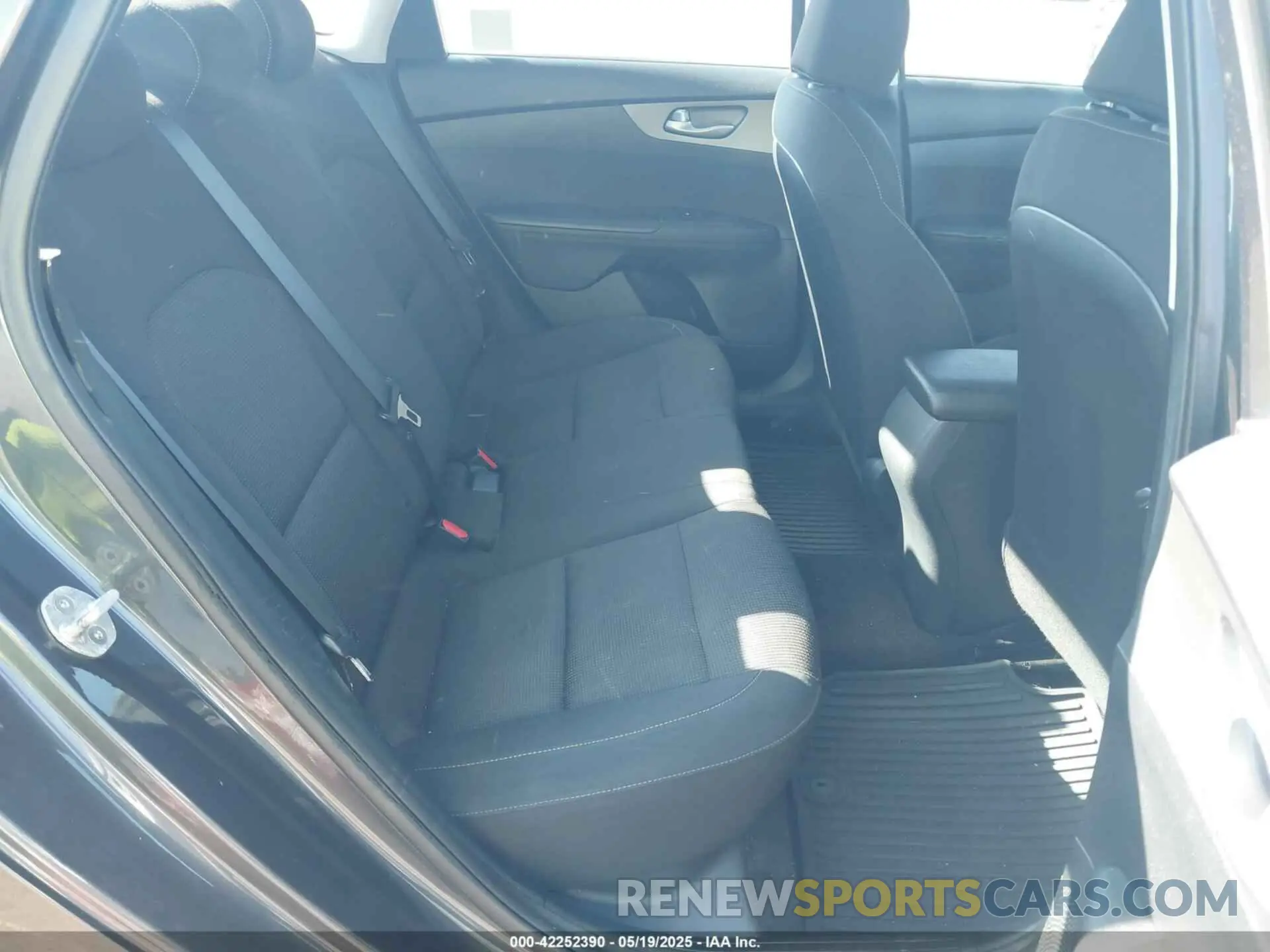 8 Photograph of a damaged car 3KPF24AD0KE087972 KIA FORTE 2019