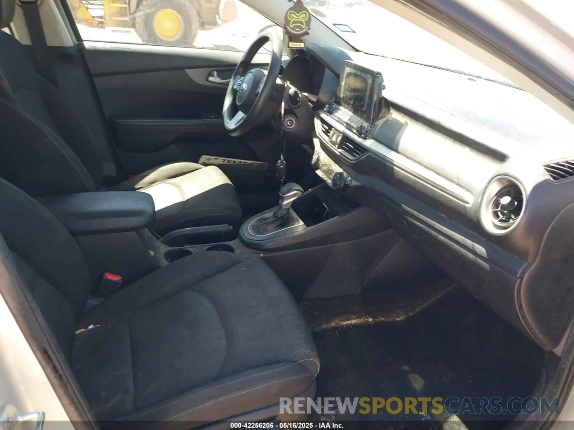 5 Photograph of a damaged car 3KPF24AD0KE091066 KIA FORTE 2019