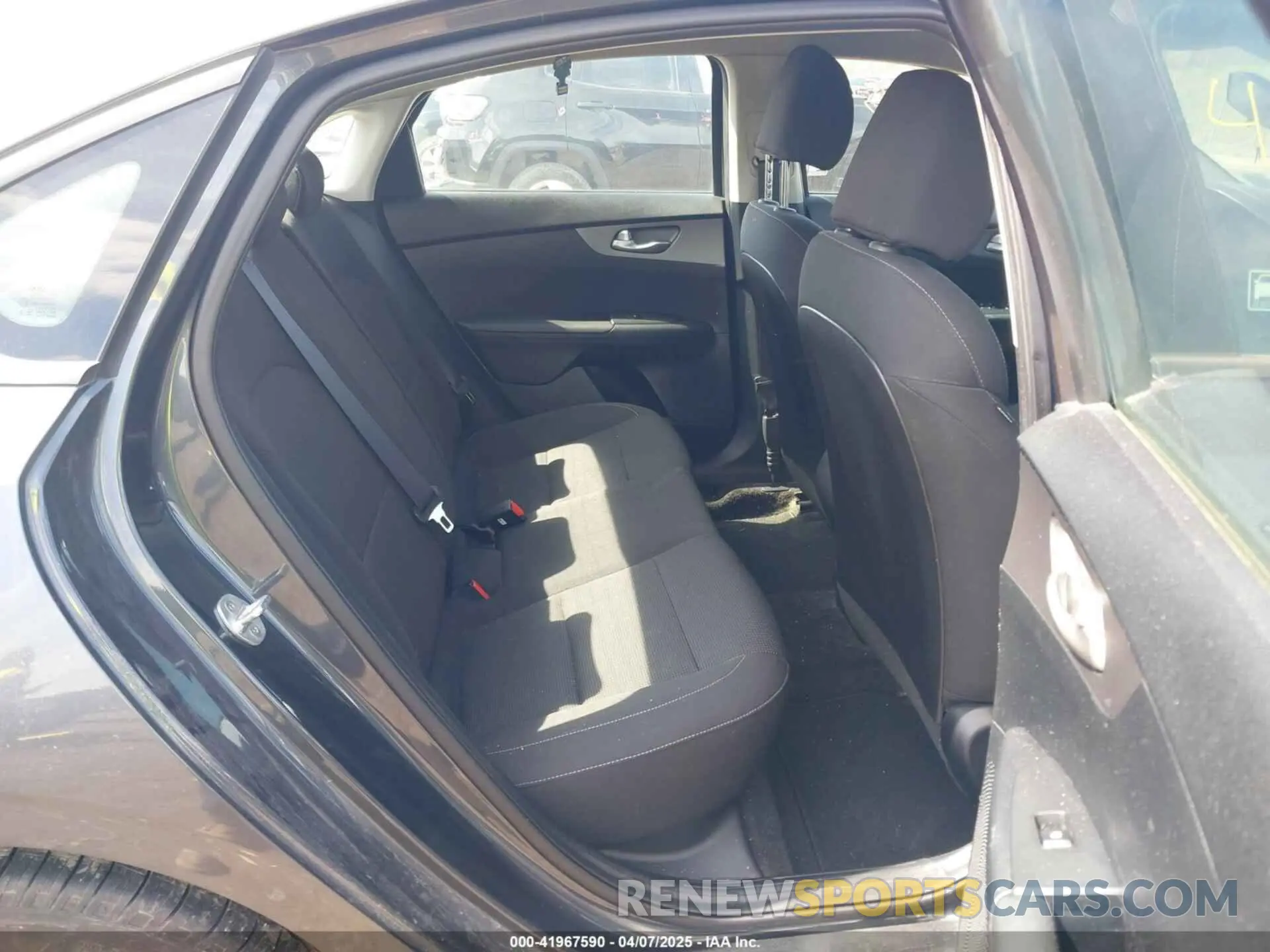 8 Photograph of a damaged car 3KPF24AD0KE095571 KIA FORTE 2019
