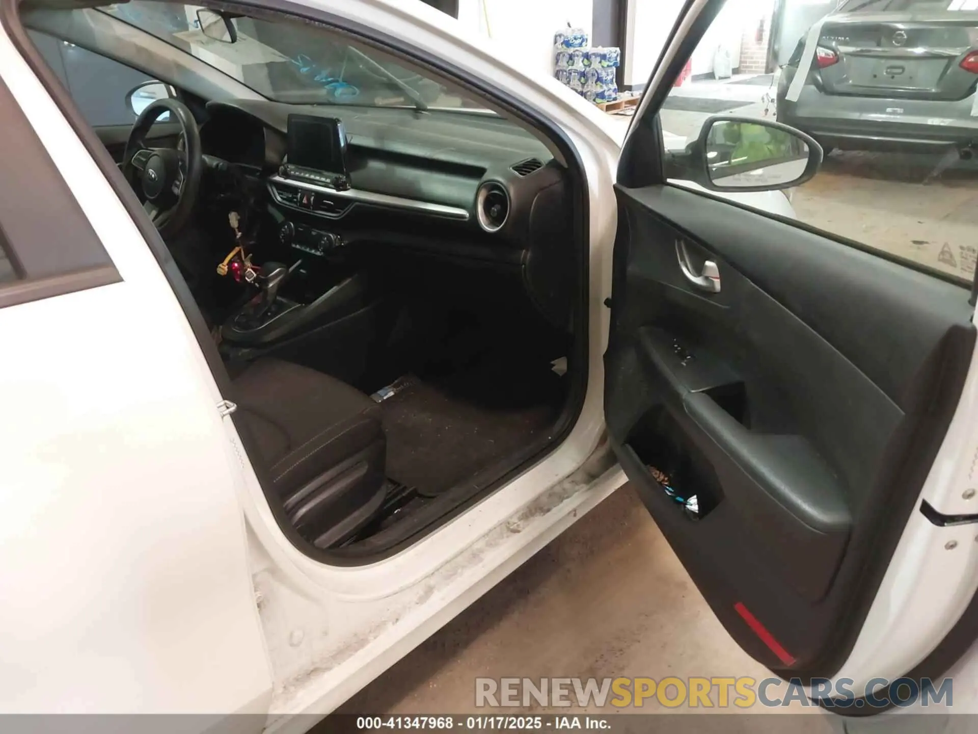 5 Photograph of a damaged car 3KPF24AD0KE101093 KIA FORTE 2019