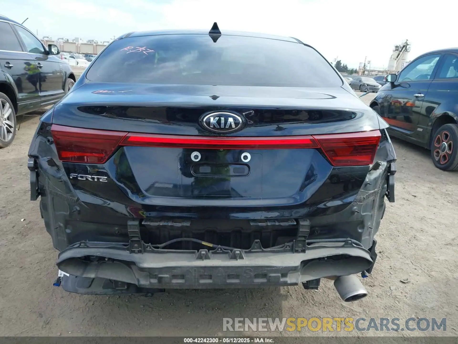 17 Photograph of a damaged car 3KPF24AD0KE109792 KIA FORTE 2019