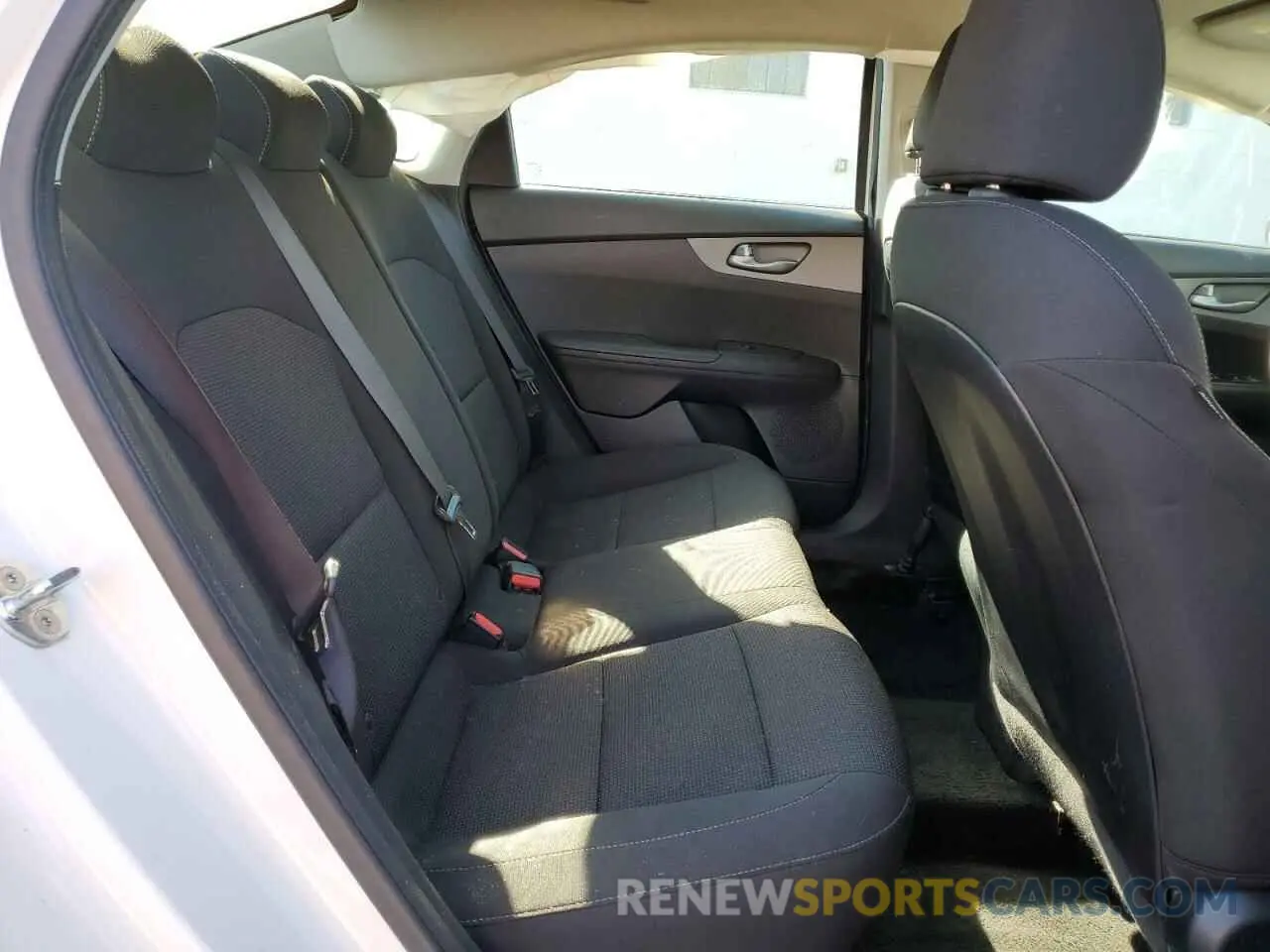 10 Photograph of a damaged car 3KPF24AD0KE127127 KIA FORTE 2019