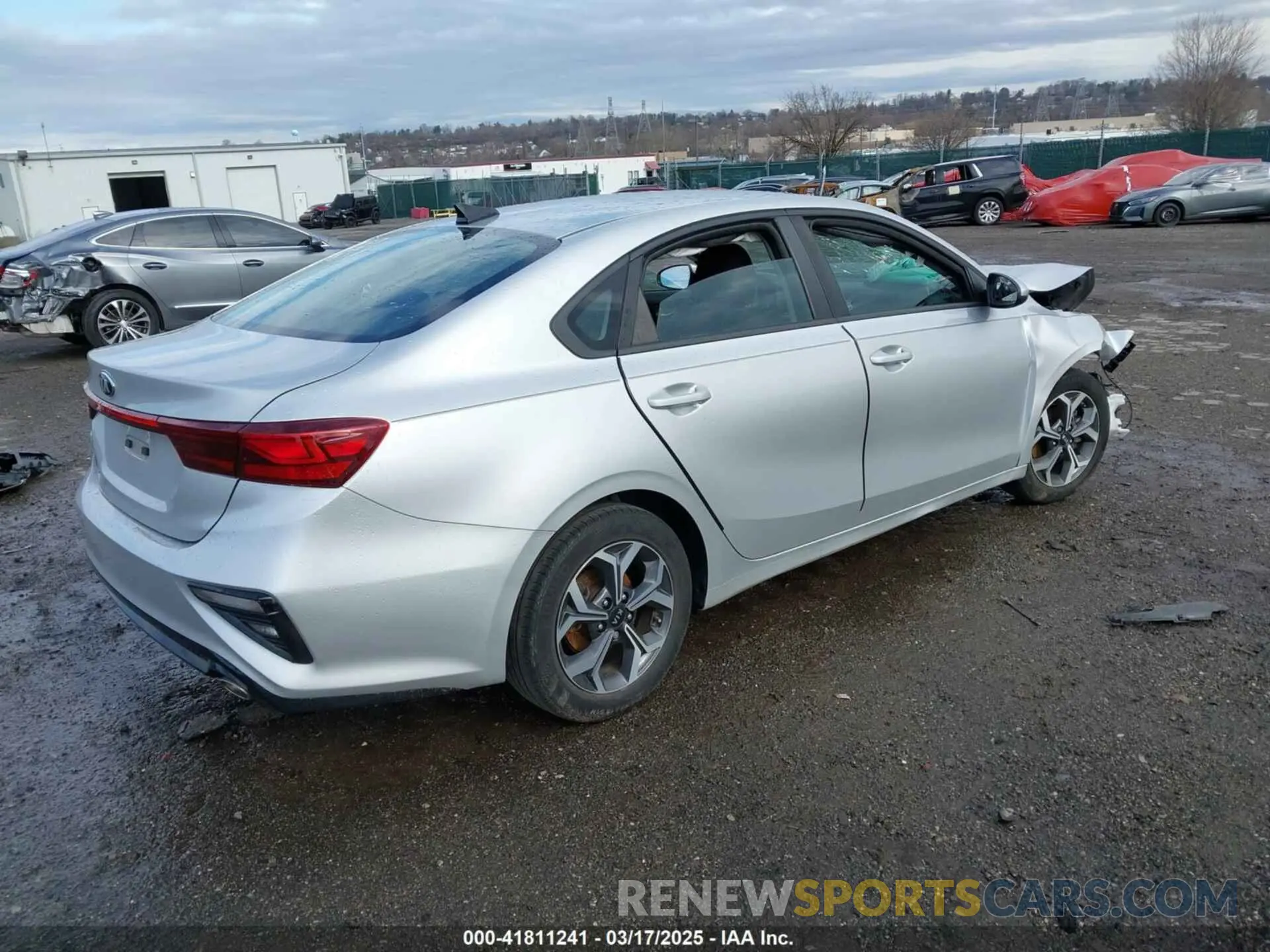 4 Photograph of a damaged car 3KPF24AD0KE131548 KIA FORTE 2019