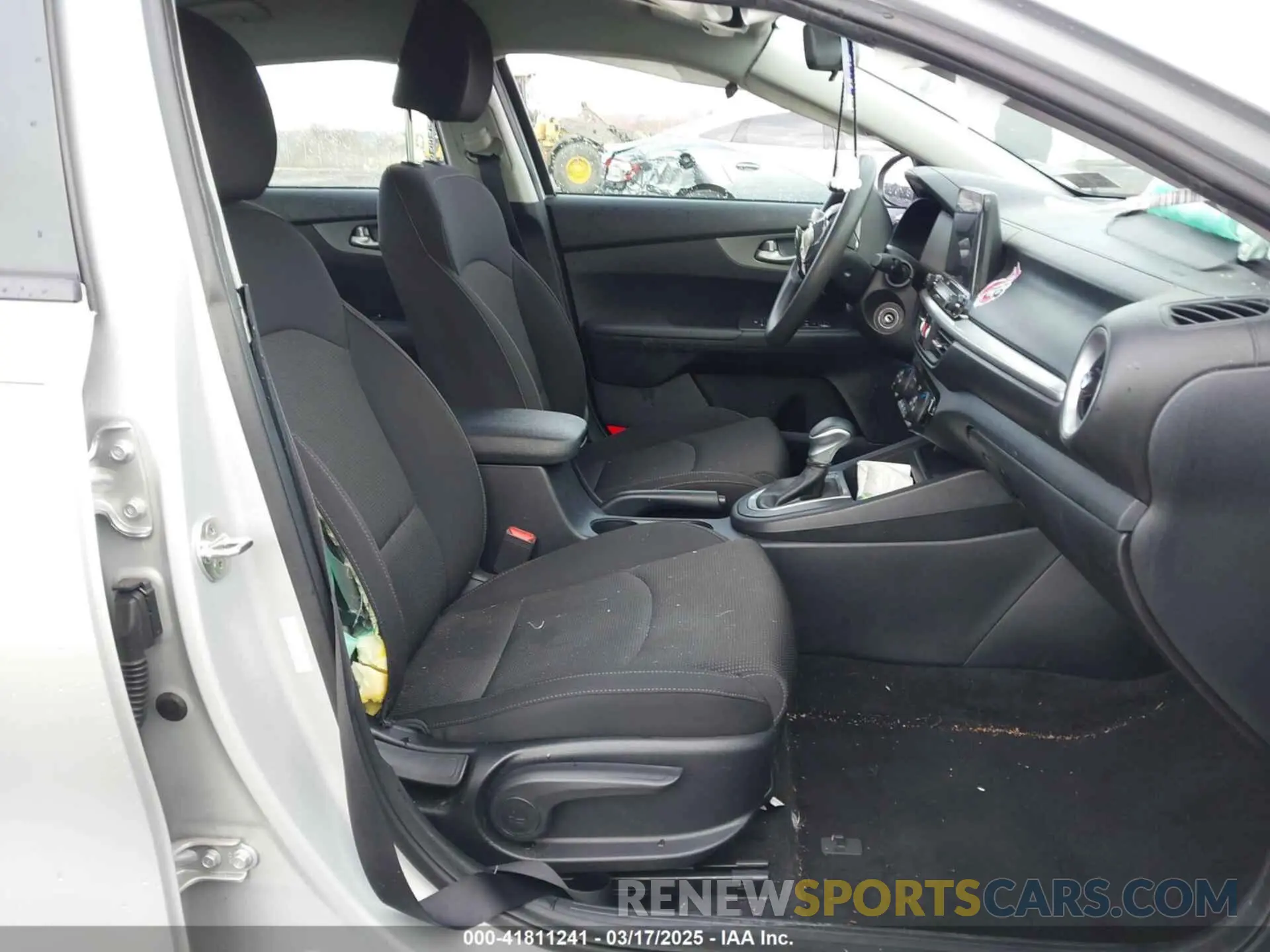 5 Photograph of a damaged car 3KPF24AD0KE131548 KIA FORTE 2019