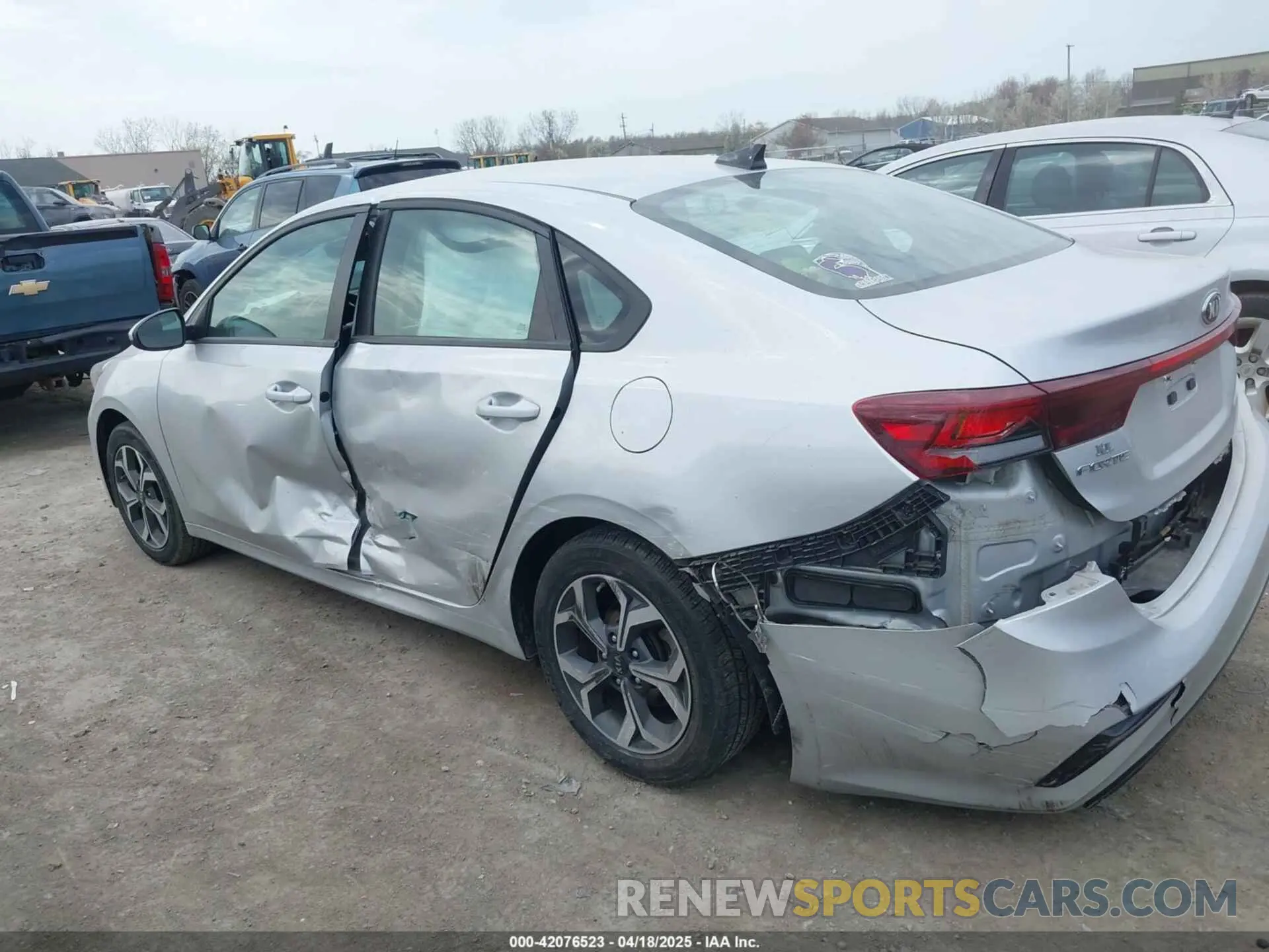 14 Photograph of a damaged car 3KPF24AD1KE006039 KIA FORTE 2019