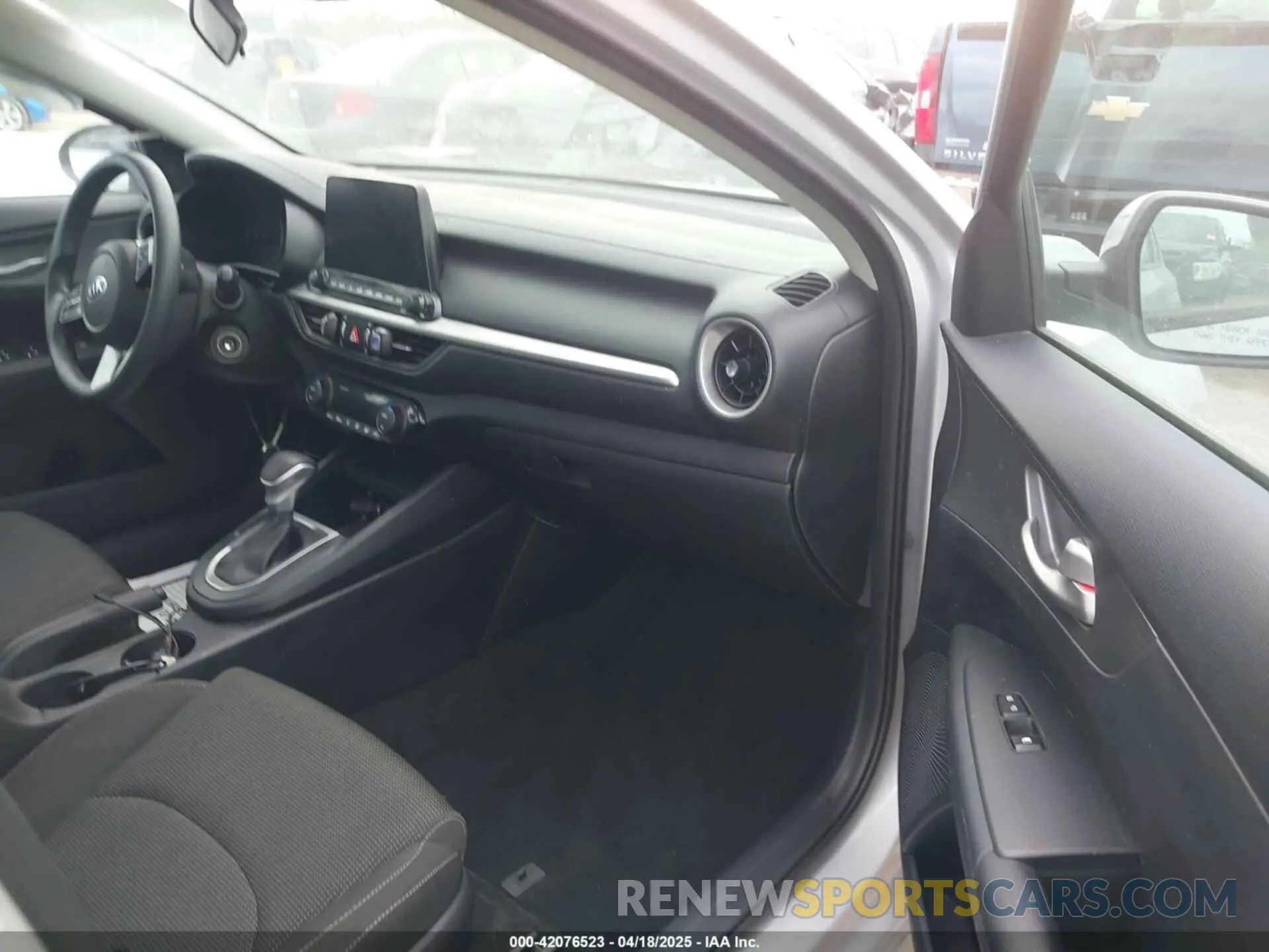 5 Photograph of a damaged car 3KPF24AD1KE006039 KIA FORTE 2019