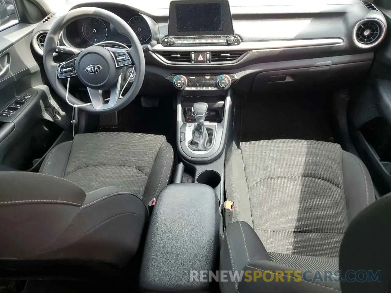 8 Photograph of a damaged car 3KPF24AD1KE026713 KIA FORTE 2019