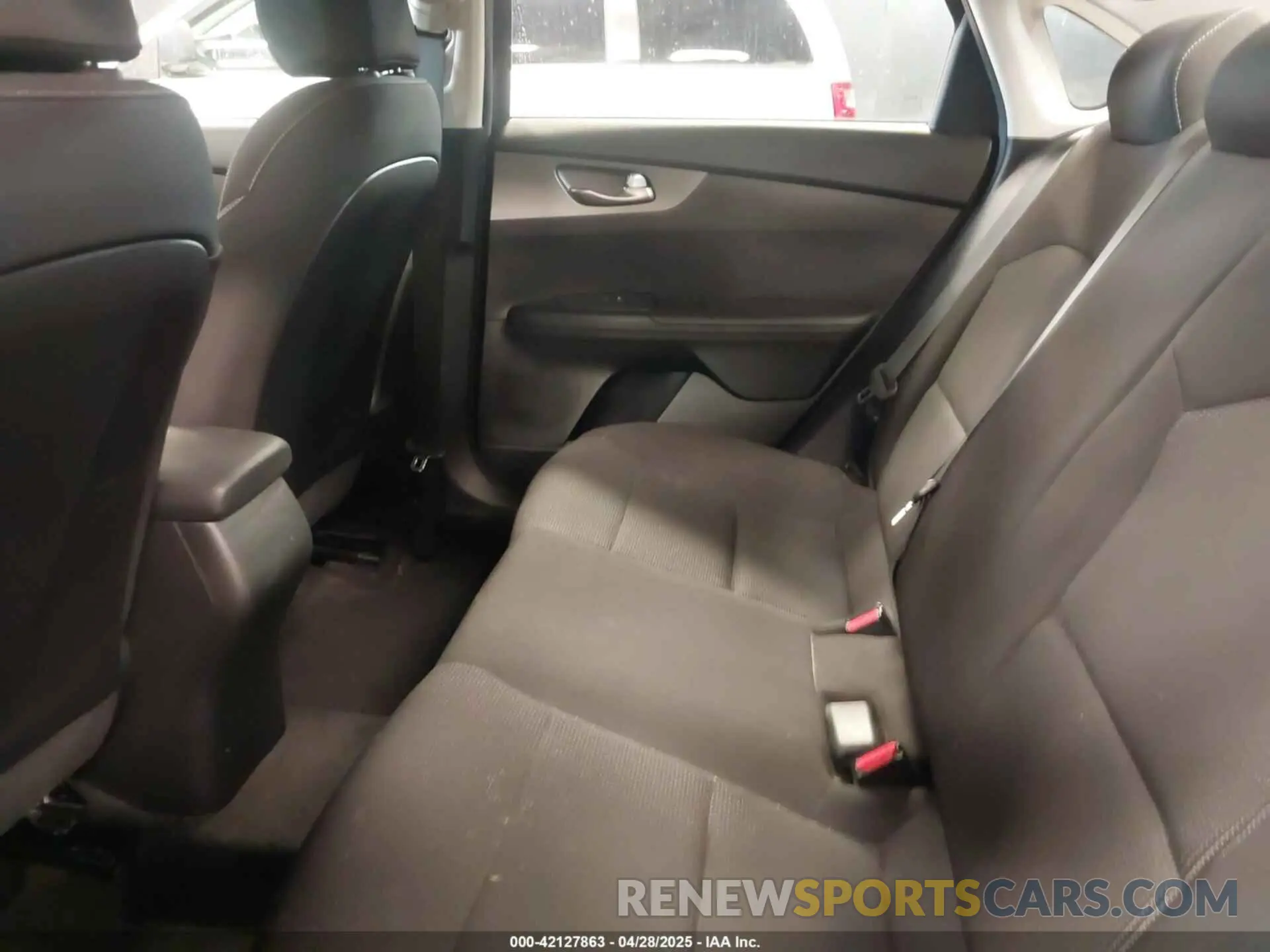 8 Photograph of a damaged car 3KPF24AD1KE061932 KIA FORTE 2019