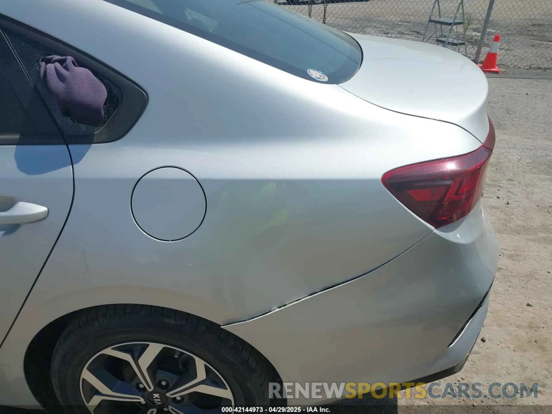 16 Photograph of a damaged car 3KPF24AD1KE086328 KIA FORTE 2019