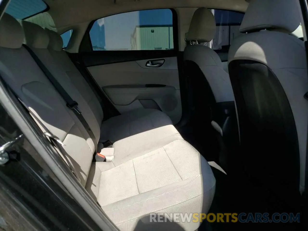 10 Photograph of a damaged car 3KPF24AD1KE115309 KIA FORTE 2019