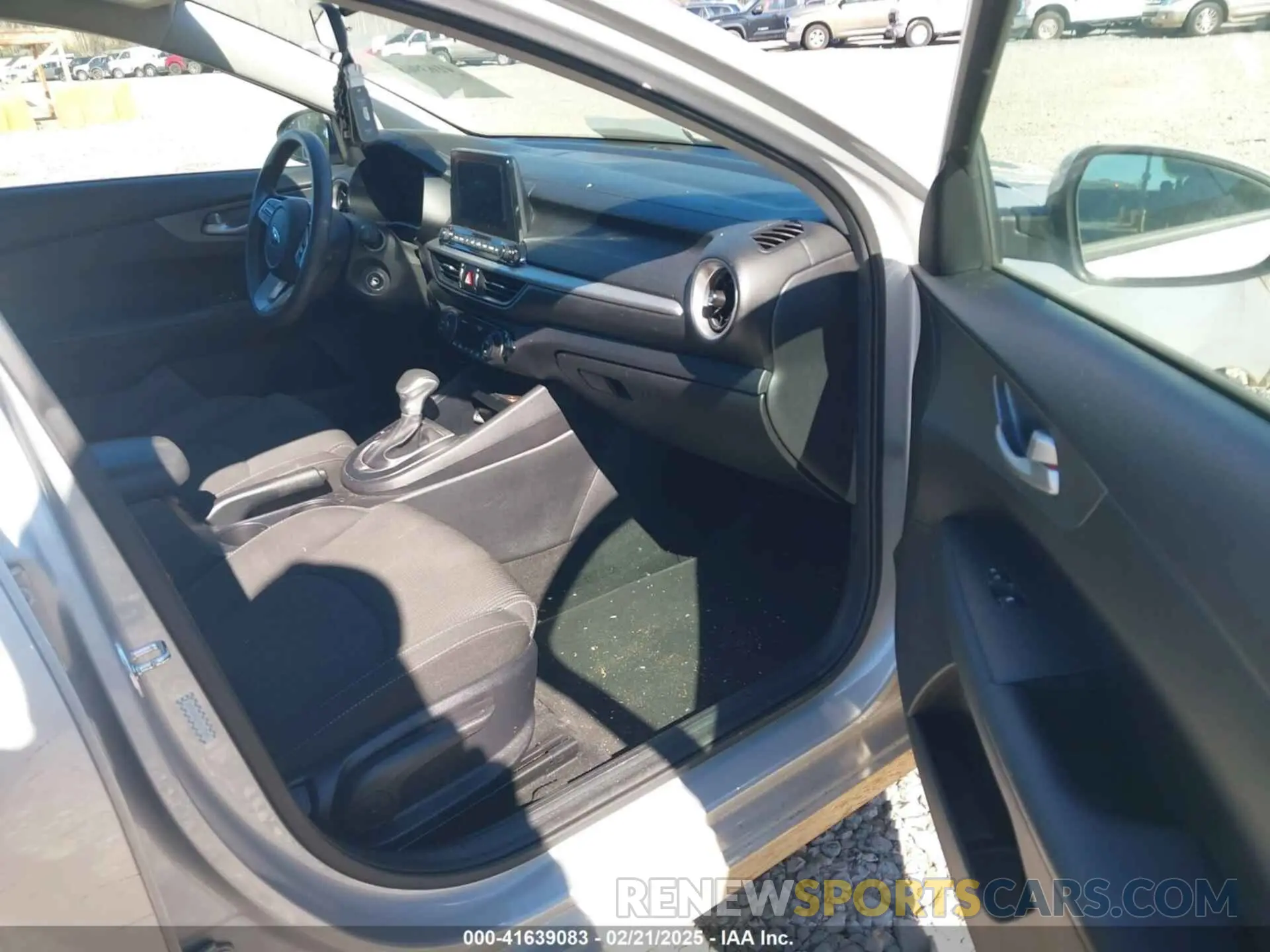 5 Photograph of a damaged car 3KPF24AD1KE117349 KIA FORTE 2019