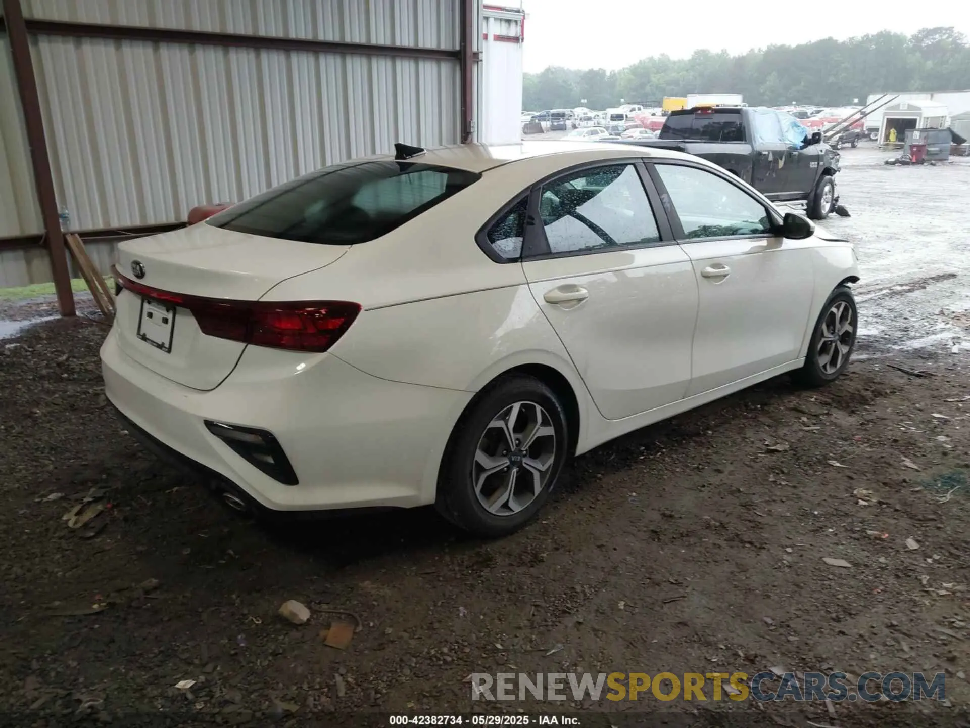 4 Photograph of a damaged car 3KPF24AD1KE133227 KIA FORTE 2019