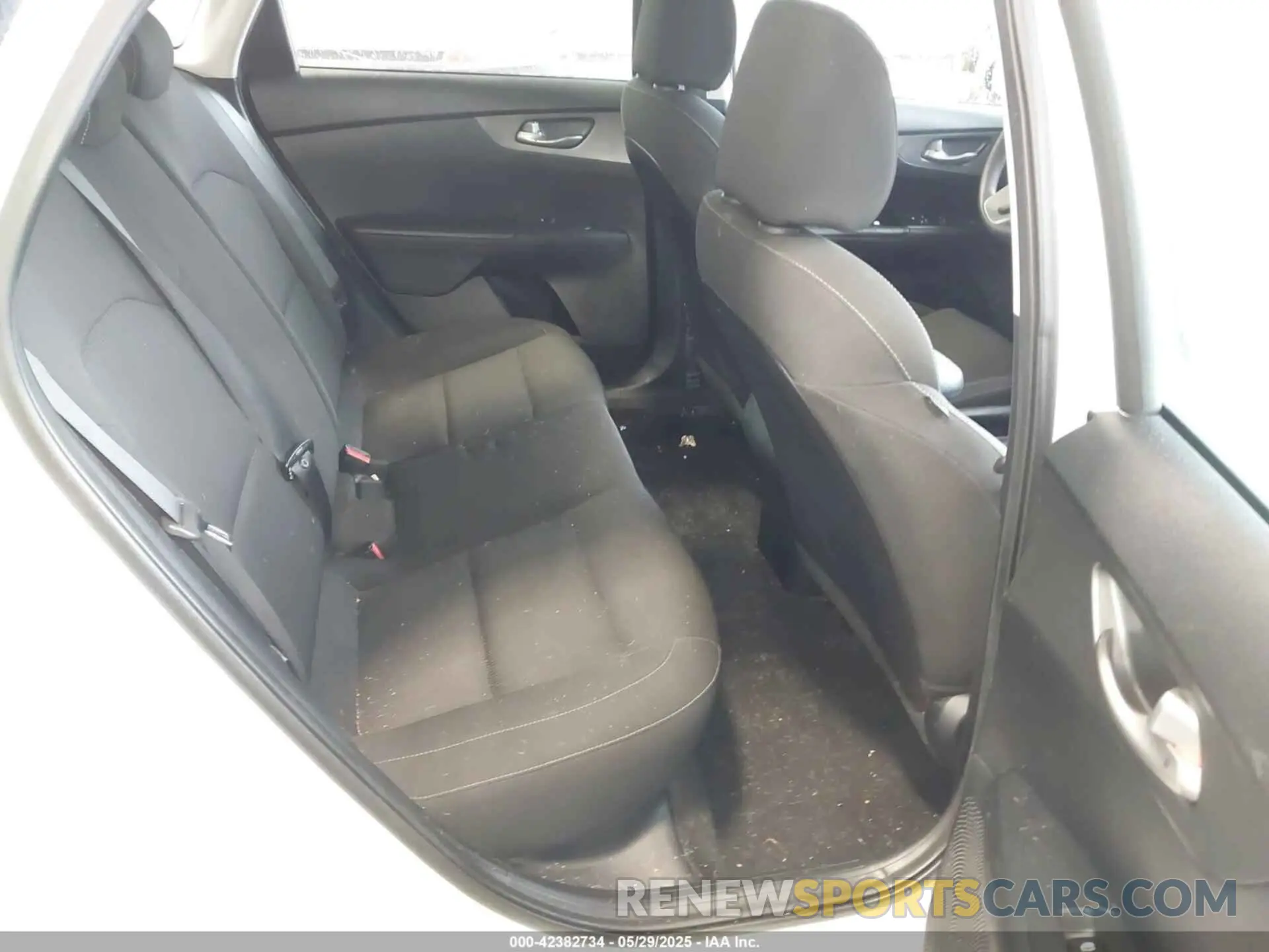 8 Photograph of a damaged car 3KPF24AD1KE133227 KIA FORTE 2019