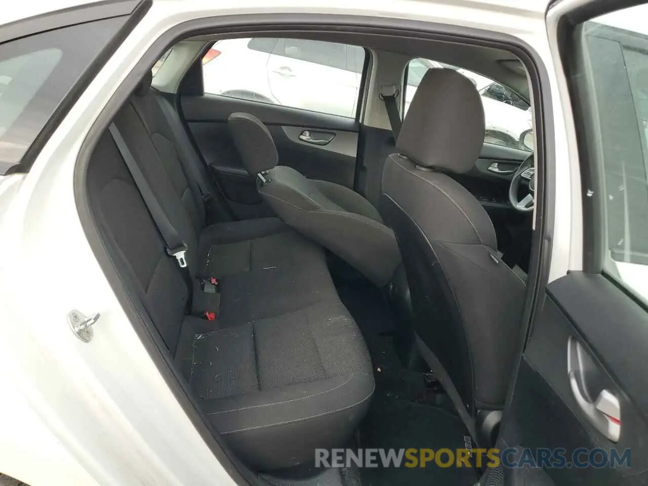 10 Photograph of a damaged car 3KPF24AD1KE134913 KIA FORTE 2019