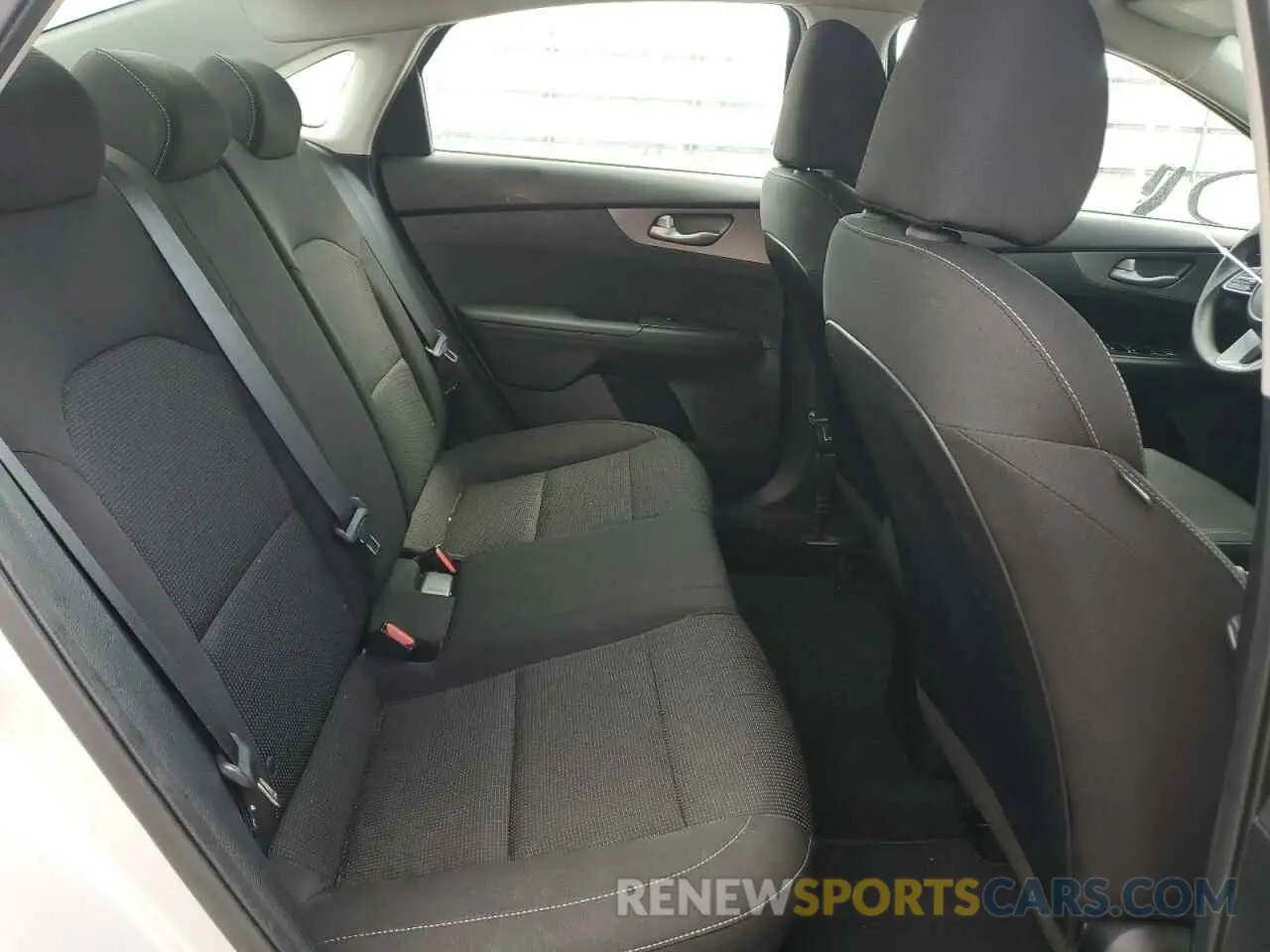 10 Photograph of a damaged car 3KPF24AD2KE023576 KIA FORTE 2019