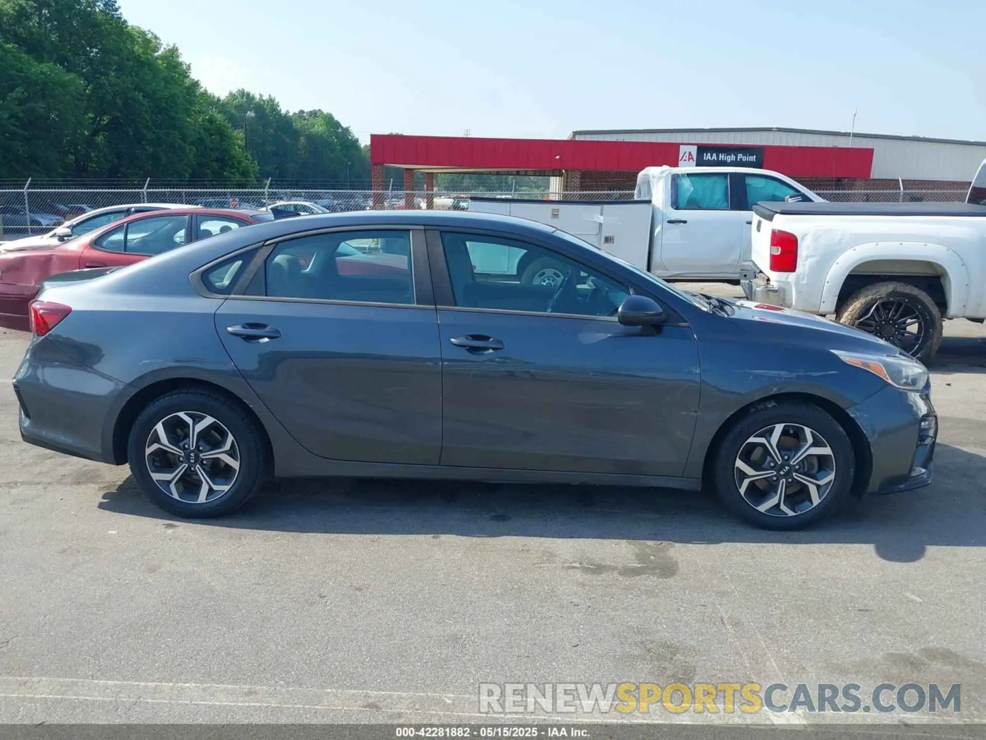 13 Photograph of a damaged car 3KPF24AD2KE033833 KIA FORTE 2019