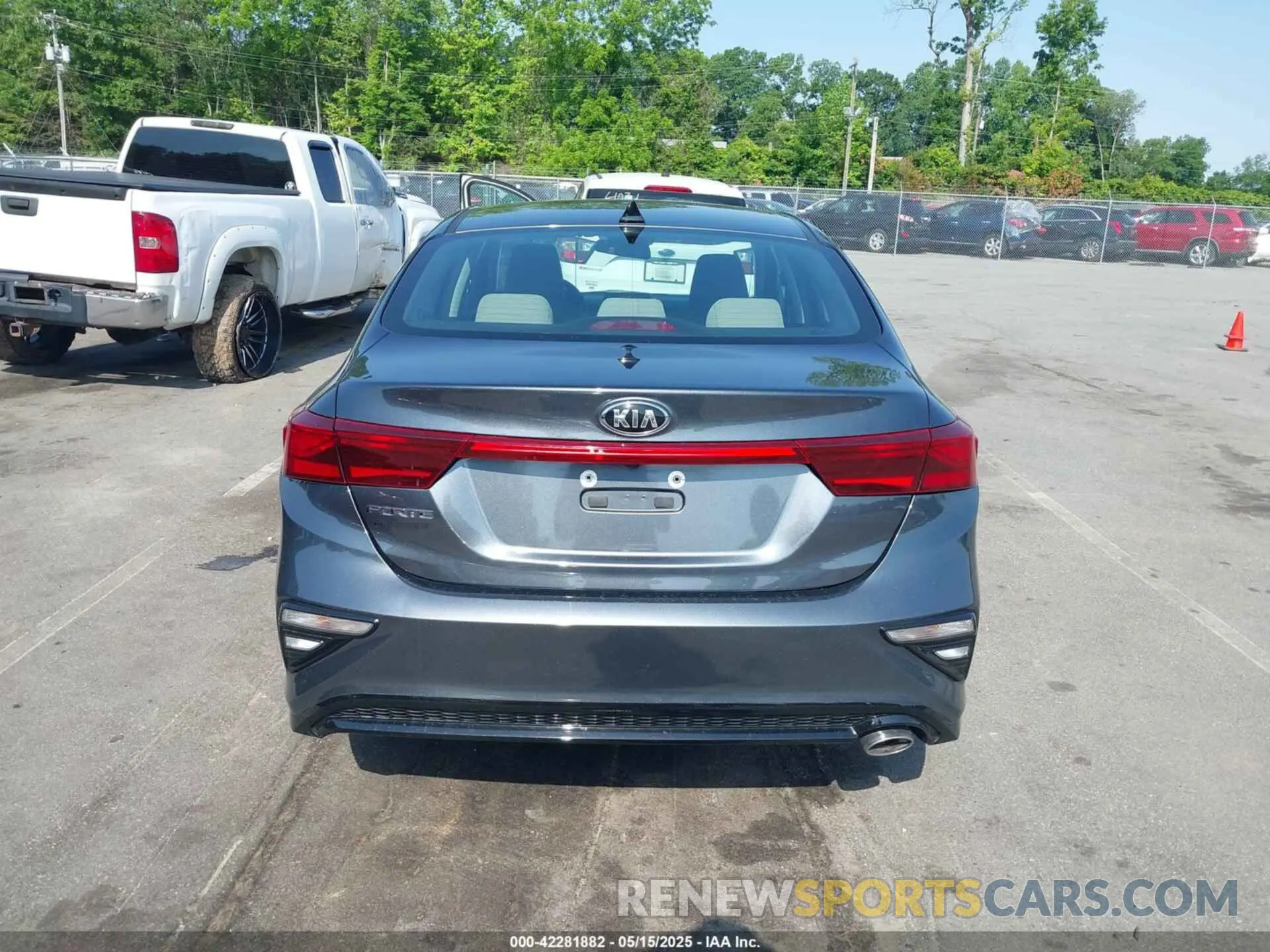 16 Photograph of a damaged car 3KPF24AD2KE033833 KIA FORTE 2019