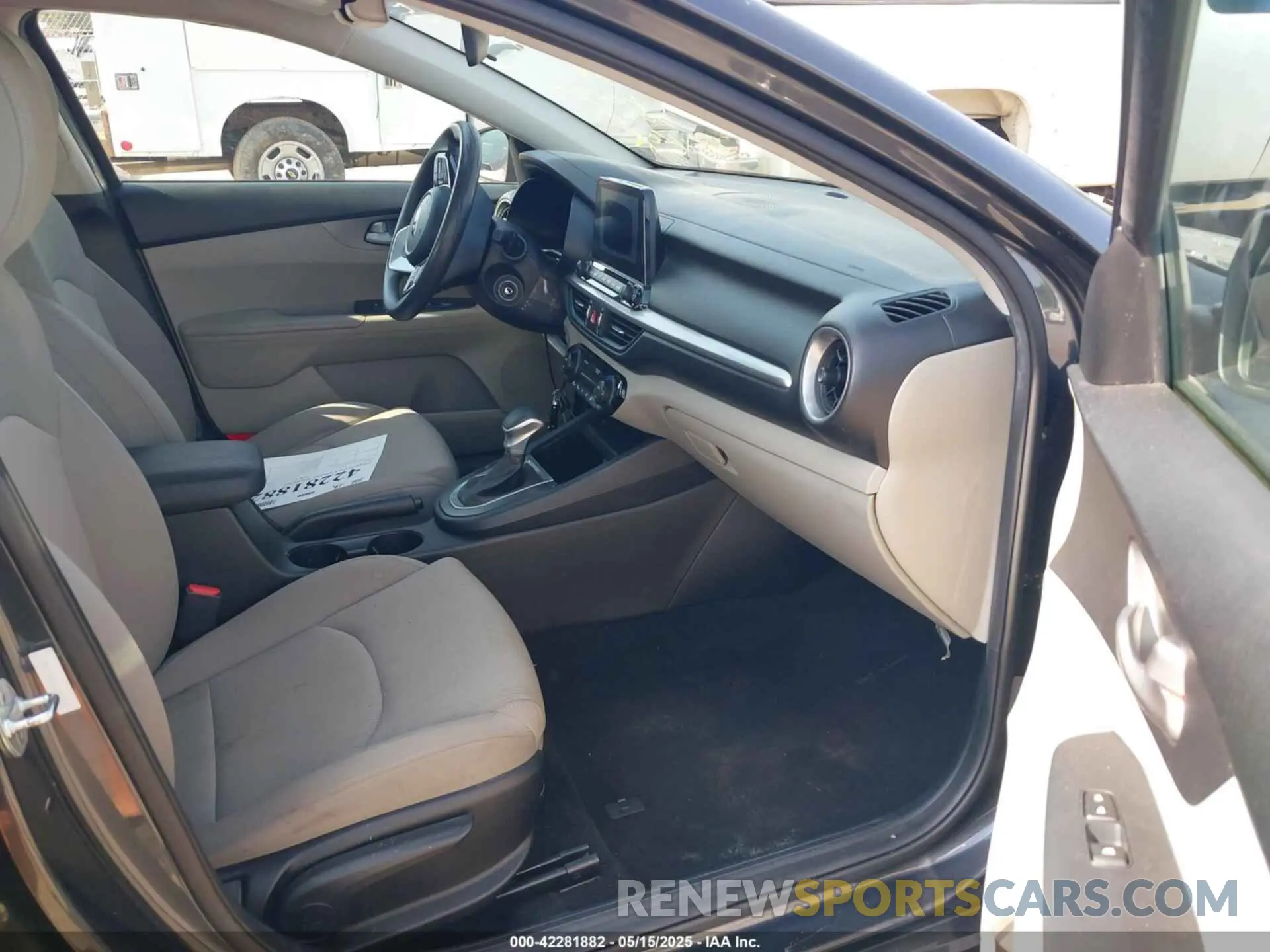 5 Photograph of a damaged car 3KPF24AD2KE033833 KIA FORTE 2019