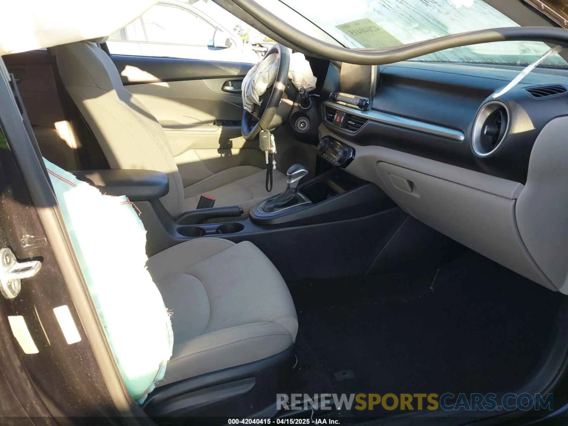 5 Photograph of a damaged car 3KPF24AD2KE045187 KIA FORTE 2019