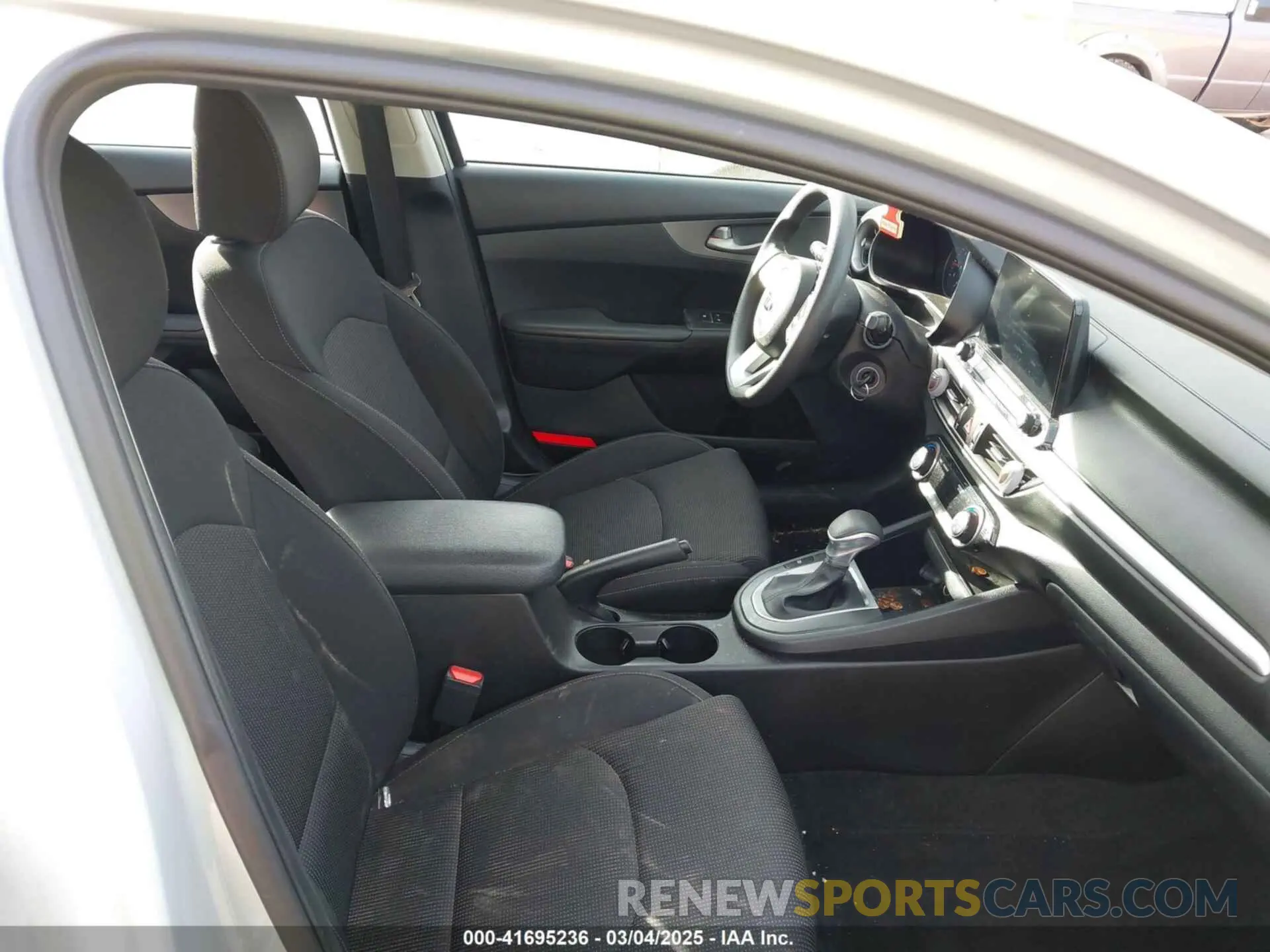 5 Photograph of a damaged car 3KPF24AD2KE052897 KIA FORTE 2019