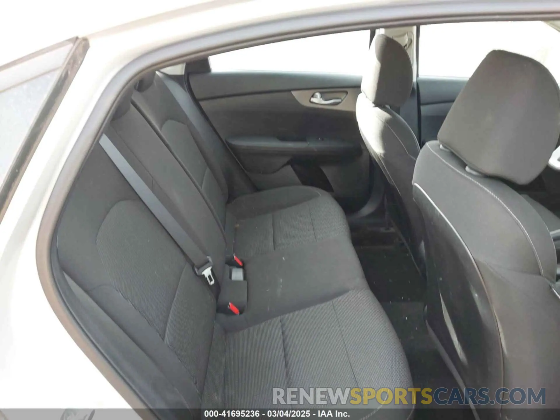 8 Photograph of a damaged car 3KPF24AD2KE052897 KIA FORTE 2019