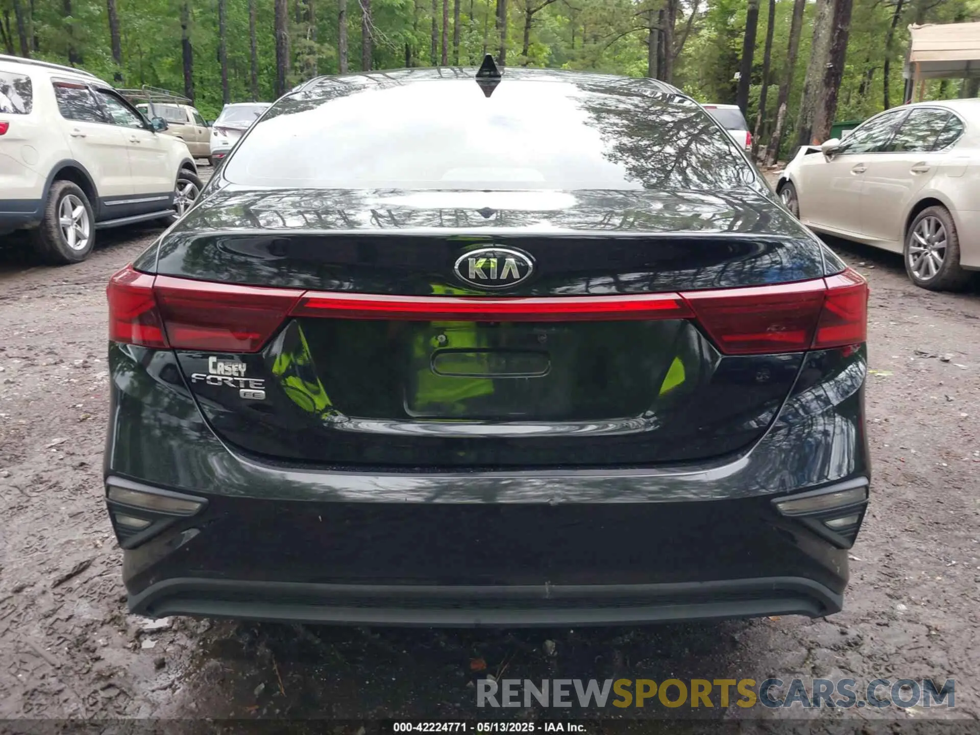 17 Photograph of a damaged car 3KPF24AD2KE058098 KIA FORTE 2019
