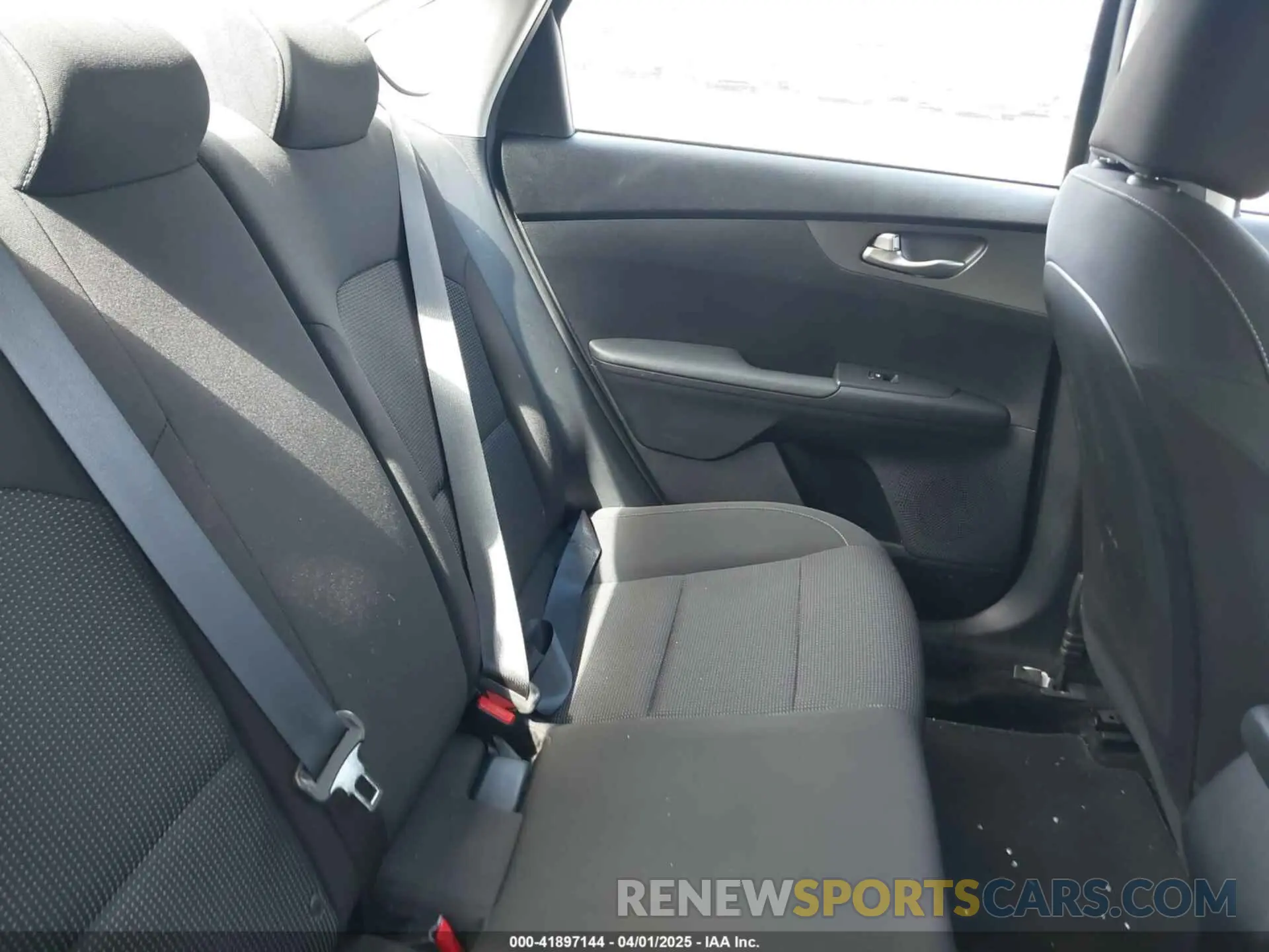 8 Photograph of a damaged car 3KPF24AD2KE098486 KIA FORTE 2019