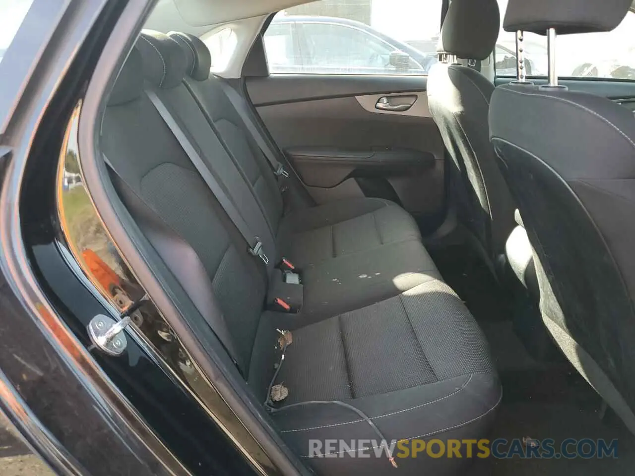 10 Photograph of a damaged car 3KPF24AD2KE104495 KIA FORTE 2019