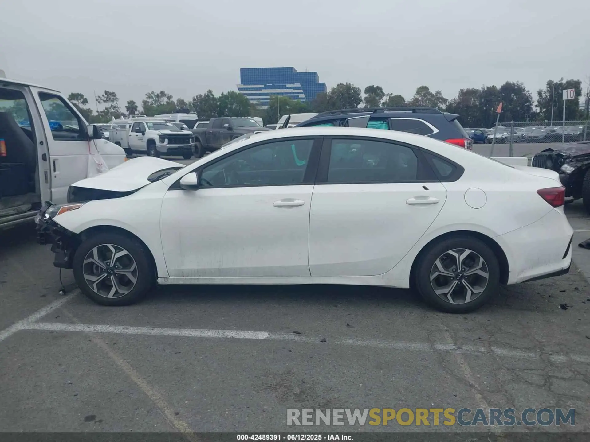 14 Photograph of a damaged car 3KPF24AD2KE114900 KIA FORTE 2019