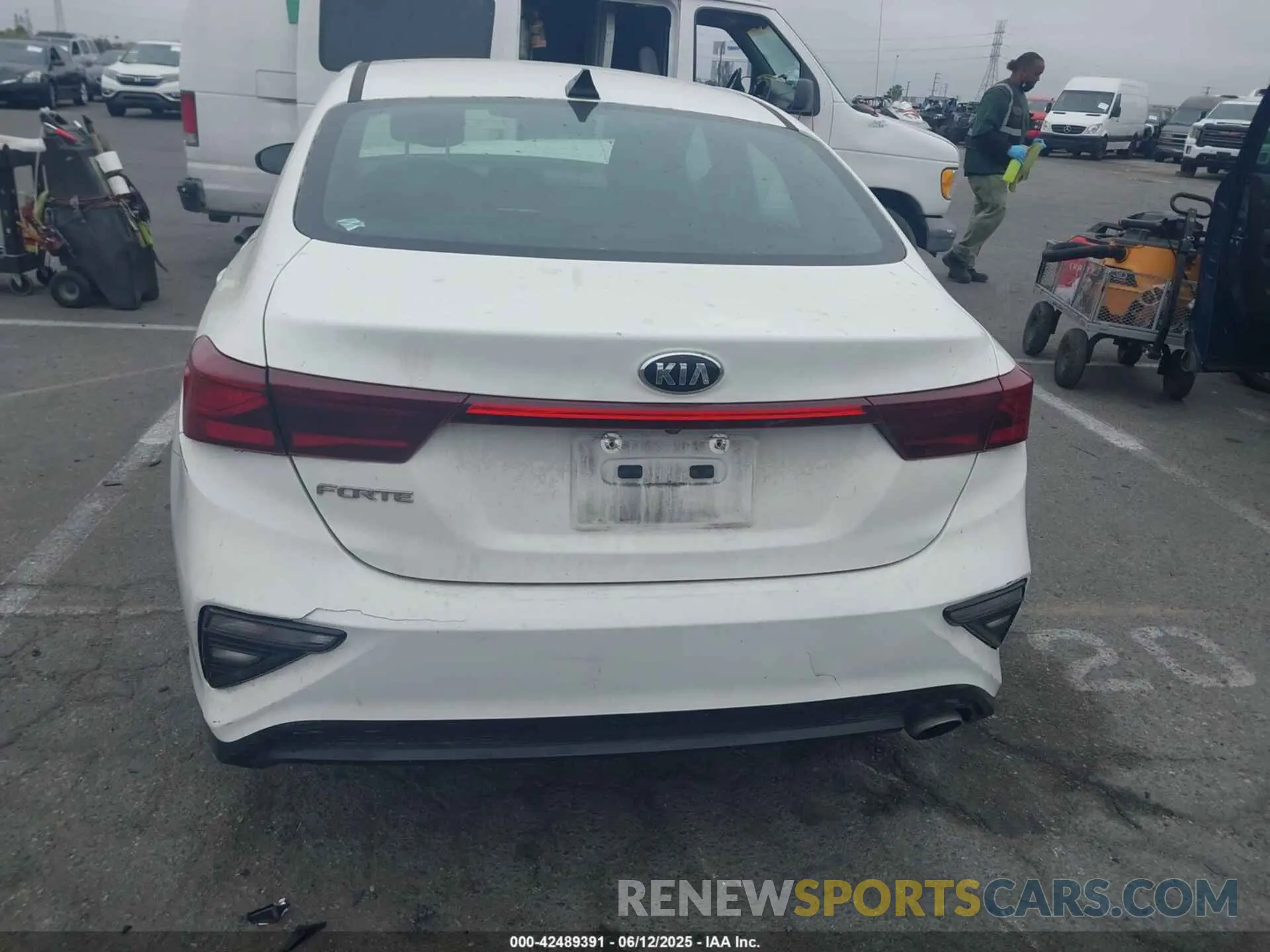 16 Photograph of a damaged car 3KPF24AD2KE114900 KIA FORTE 2019