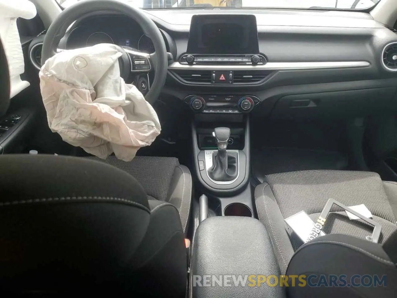 8 Photograph of a damaged car 3KPF24AD2KE118882 KIA FORTE 2019