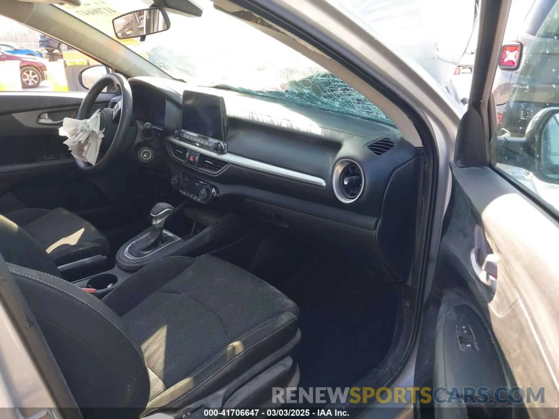 5 Photograph of a damaged car 3KPF24AD2KE120714 KIA FORTE 2019