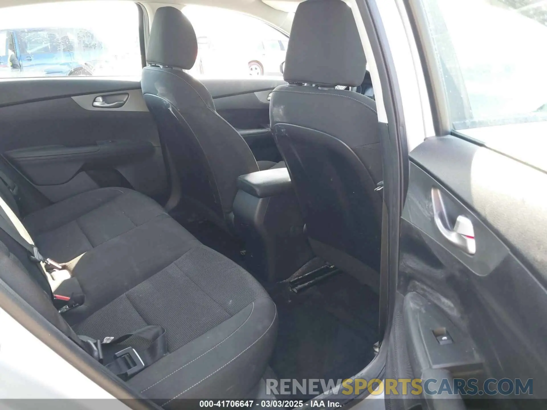8 Photograph of a damaged car 3KPF24AD2KE120714 KIA FORTE 2019