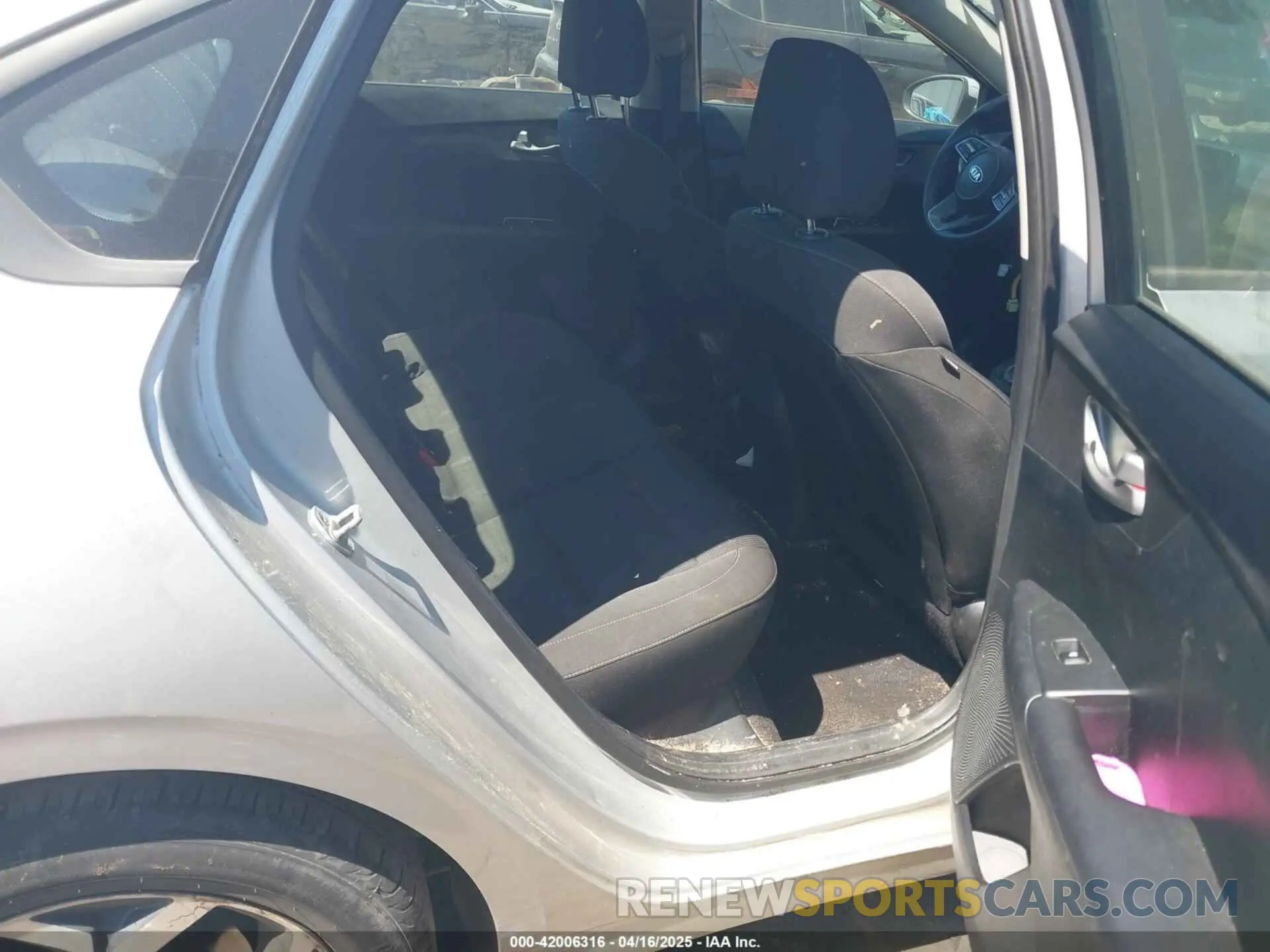 8 Photograph of a damaged car 3KPF24AD3KE030116 KIA FORTE 2019