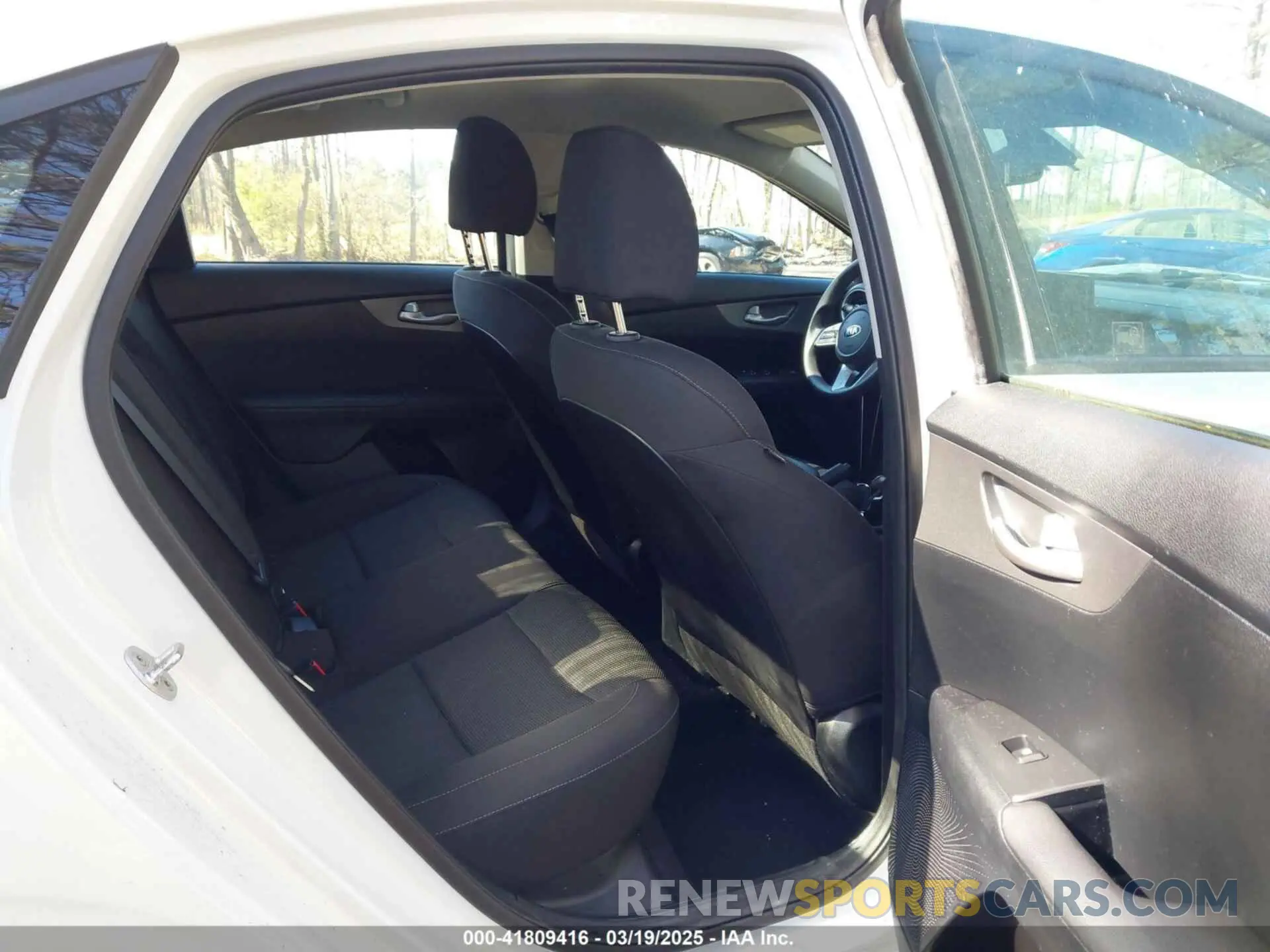 8 Photograph of a damaged car 3KPF24AD3KE041519 KIA FORTE 2019