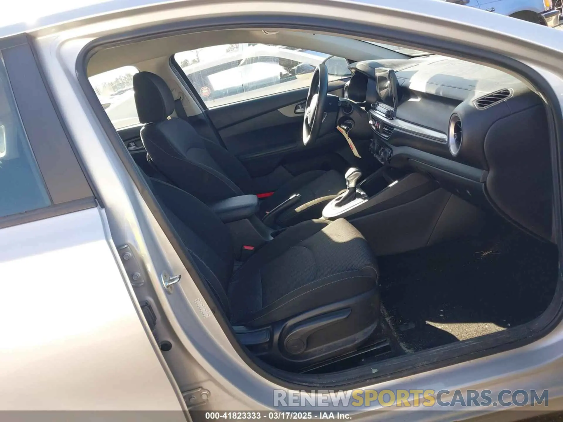 5 Photograph of a damaged car 3KPF24AD3KE118762 KIA FORTE 2019