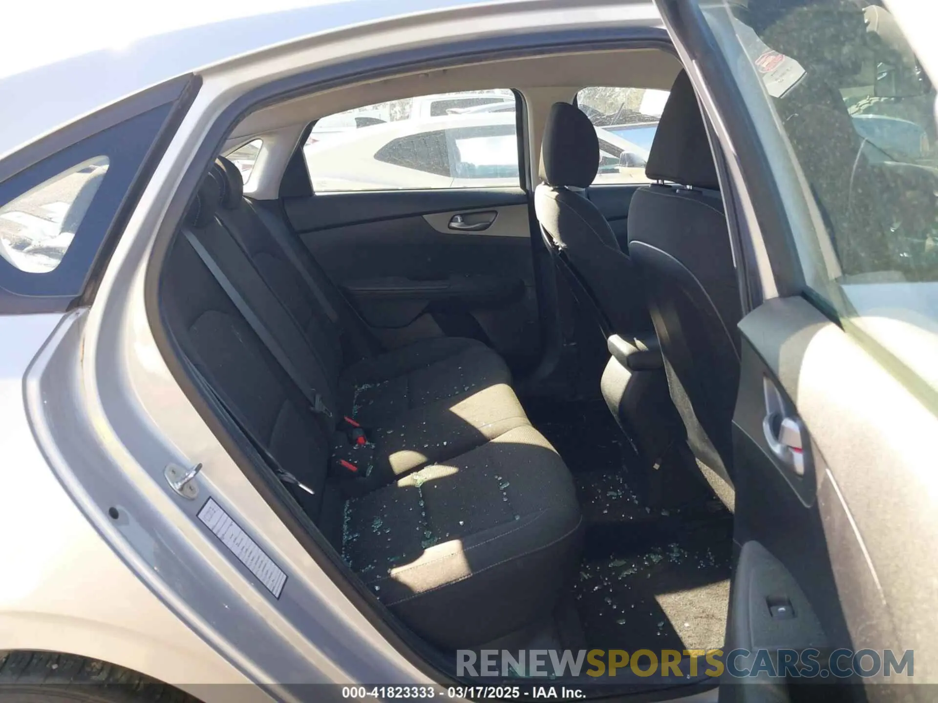 8 Photograph of a damaged car 3KPF24AD3KE118762 KIA FORTE 2019