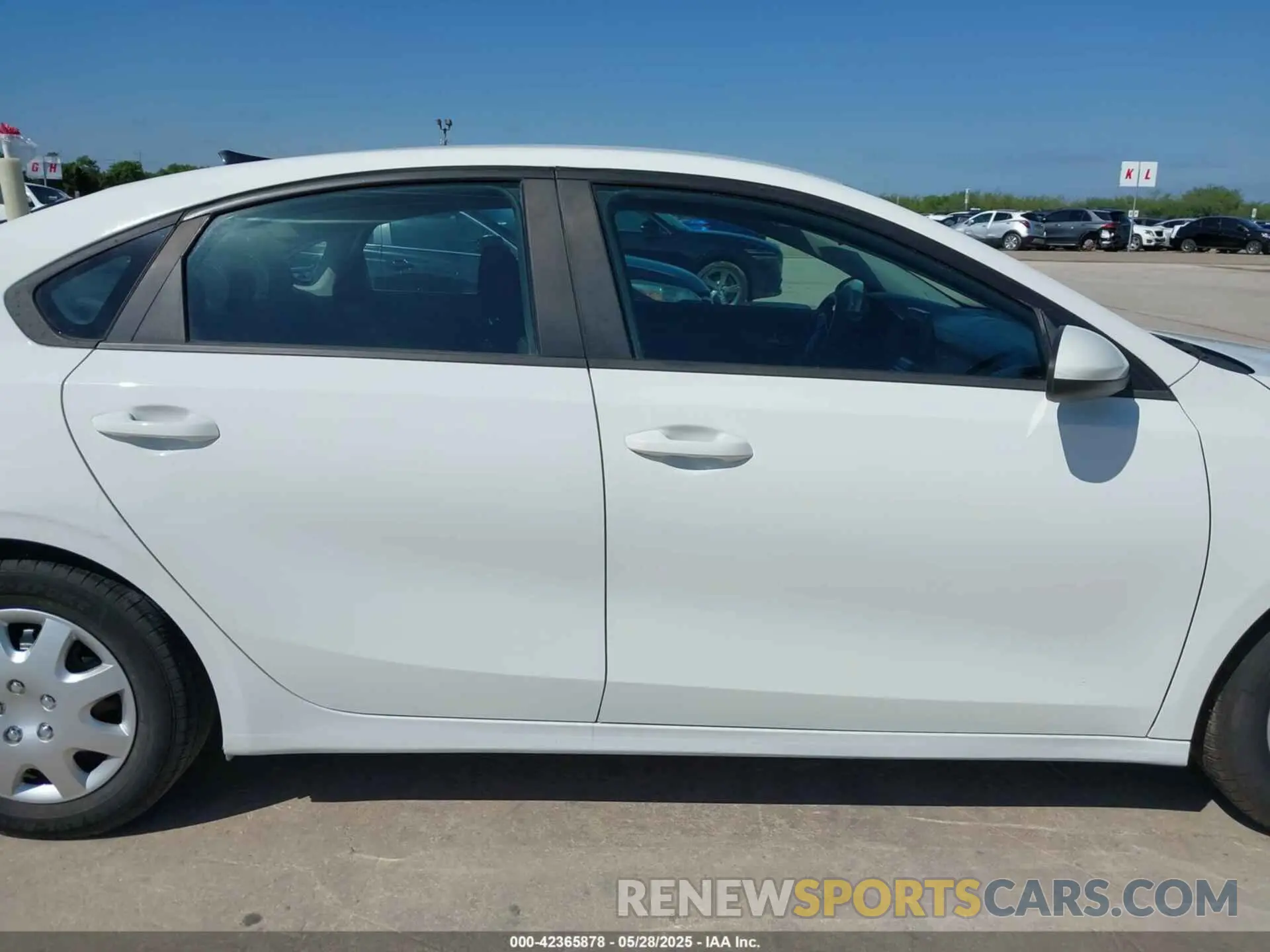 14 Photograph of a damaged car 3KPF24AD3KE123881 KIA FORTE 2019