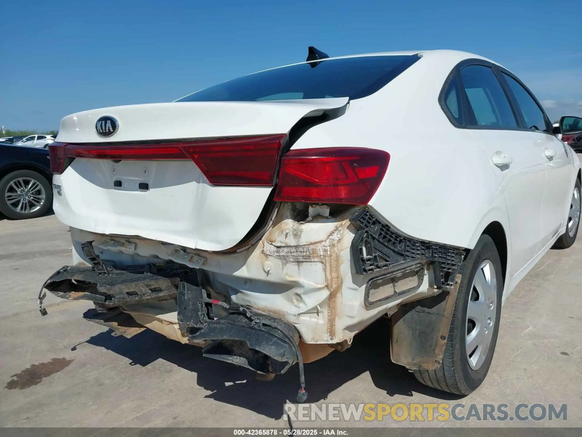 18 Photograph of a damaged car 3KPF24AD3KE123881 KIA FORTE 2019