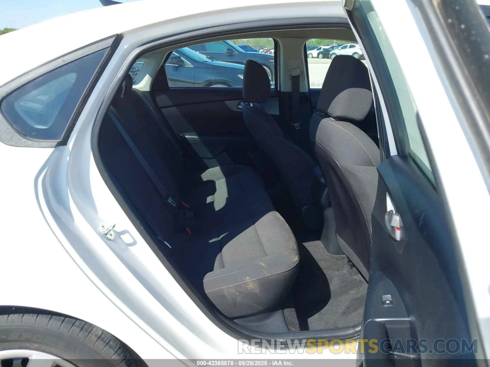 8 Photograph of a damaged car 3KPF24AD3KE123881 KIA FORTE 2019