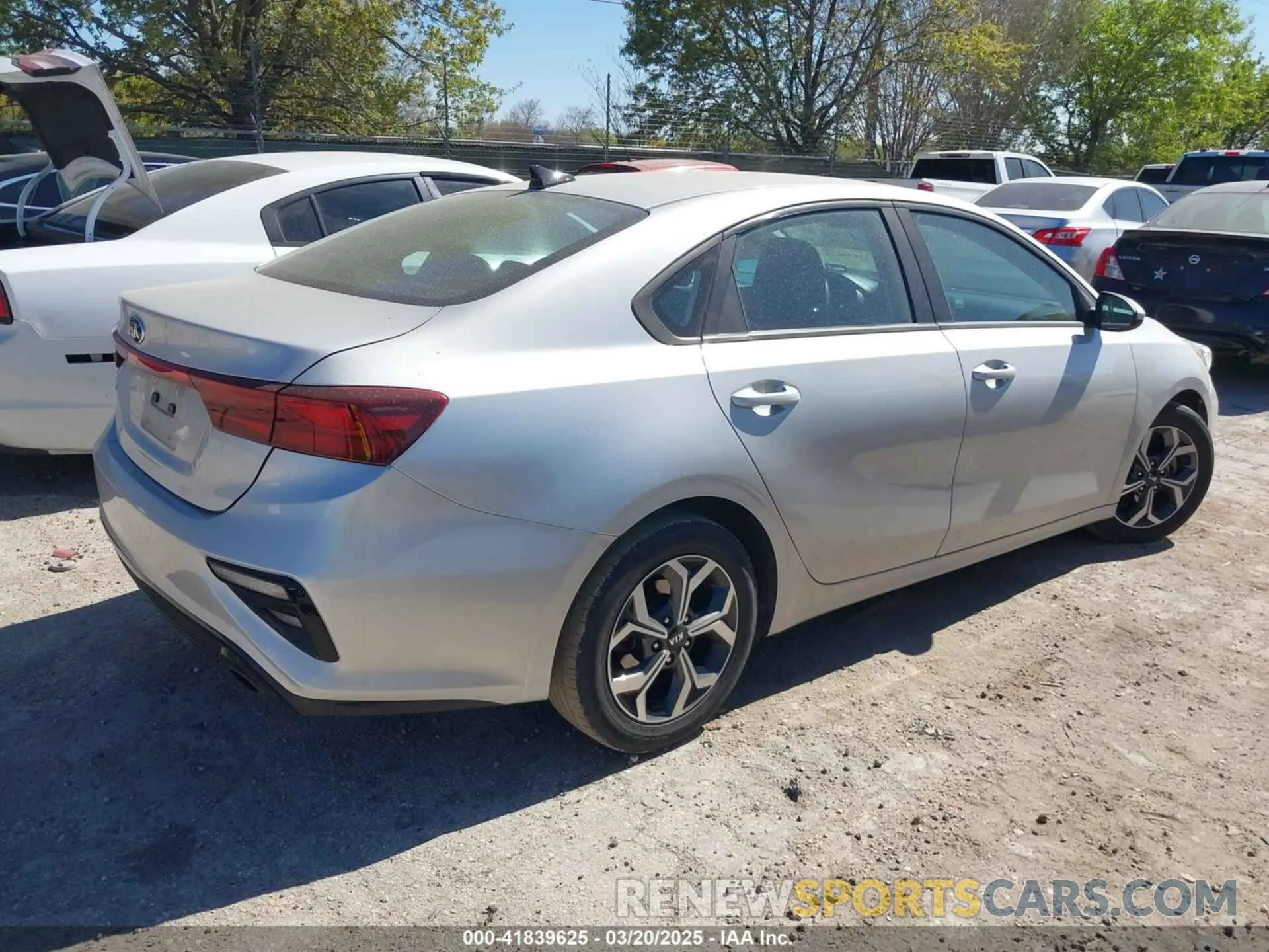 4 Photograph of a damaged car 3KPF24AD3KE132161 KIA FORTE 2019