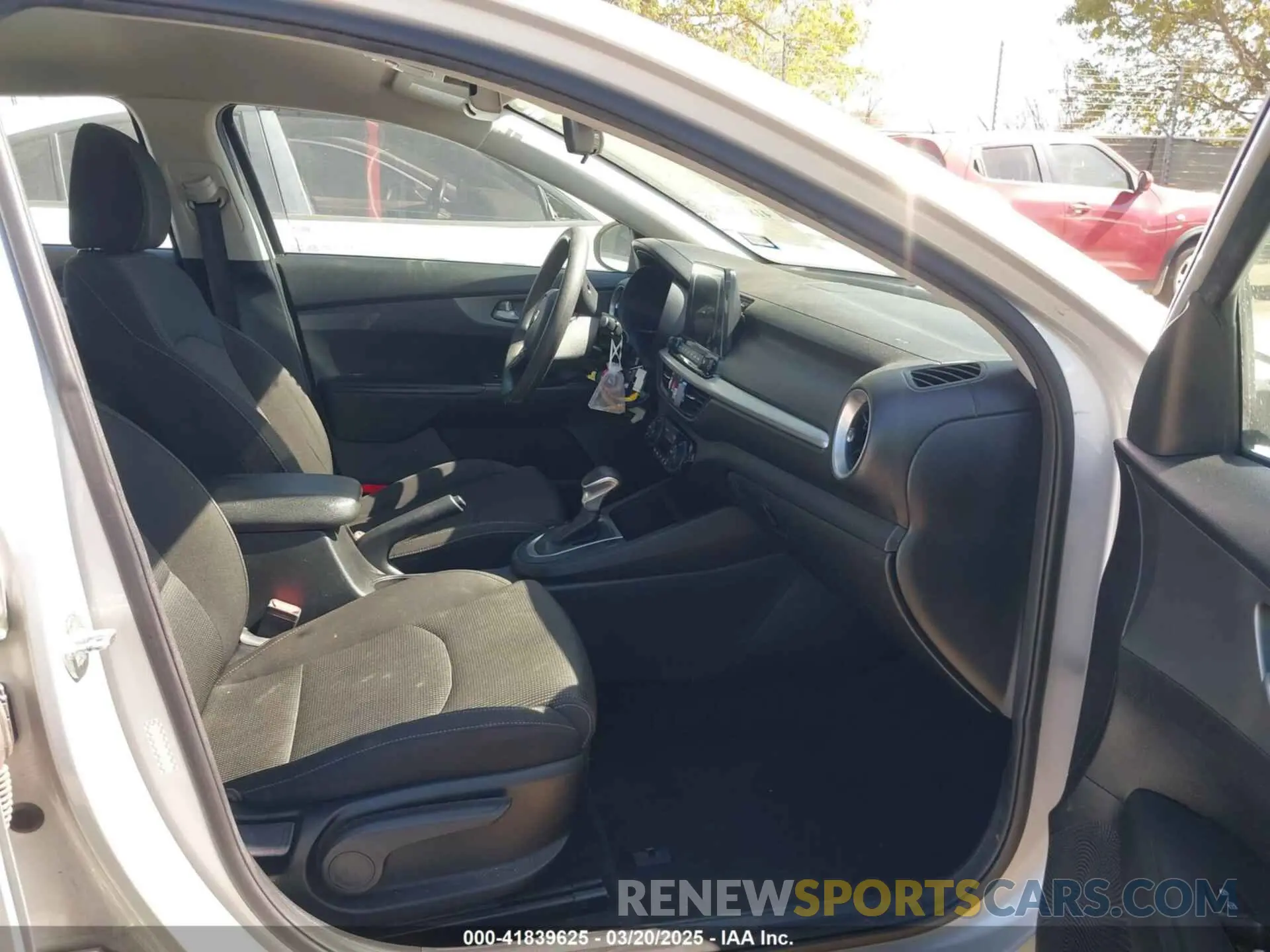 5 Photograph of a damaged car 3KPF24AD3KE132161 KIA FORTE 2019