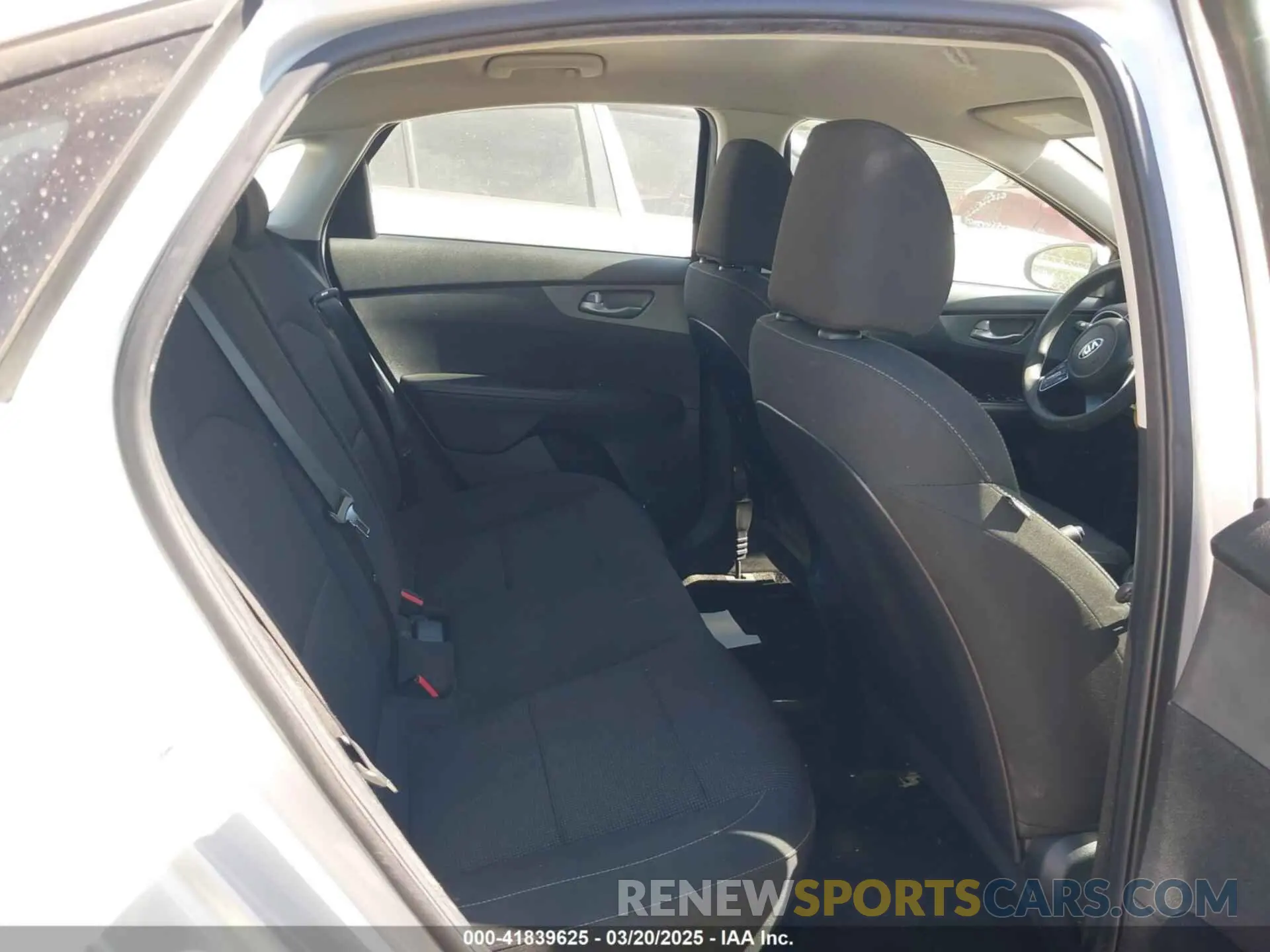 8 Photograph of a damaged car 3KPF24AD3KE132161 KIA FORTE 2019
