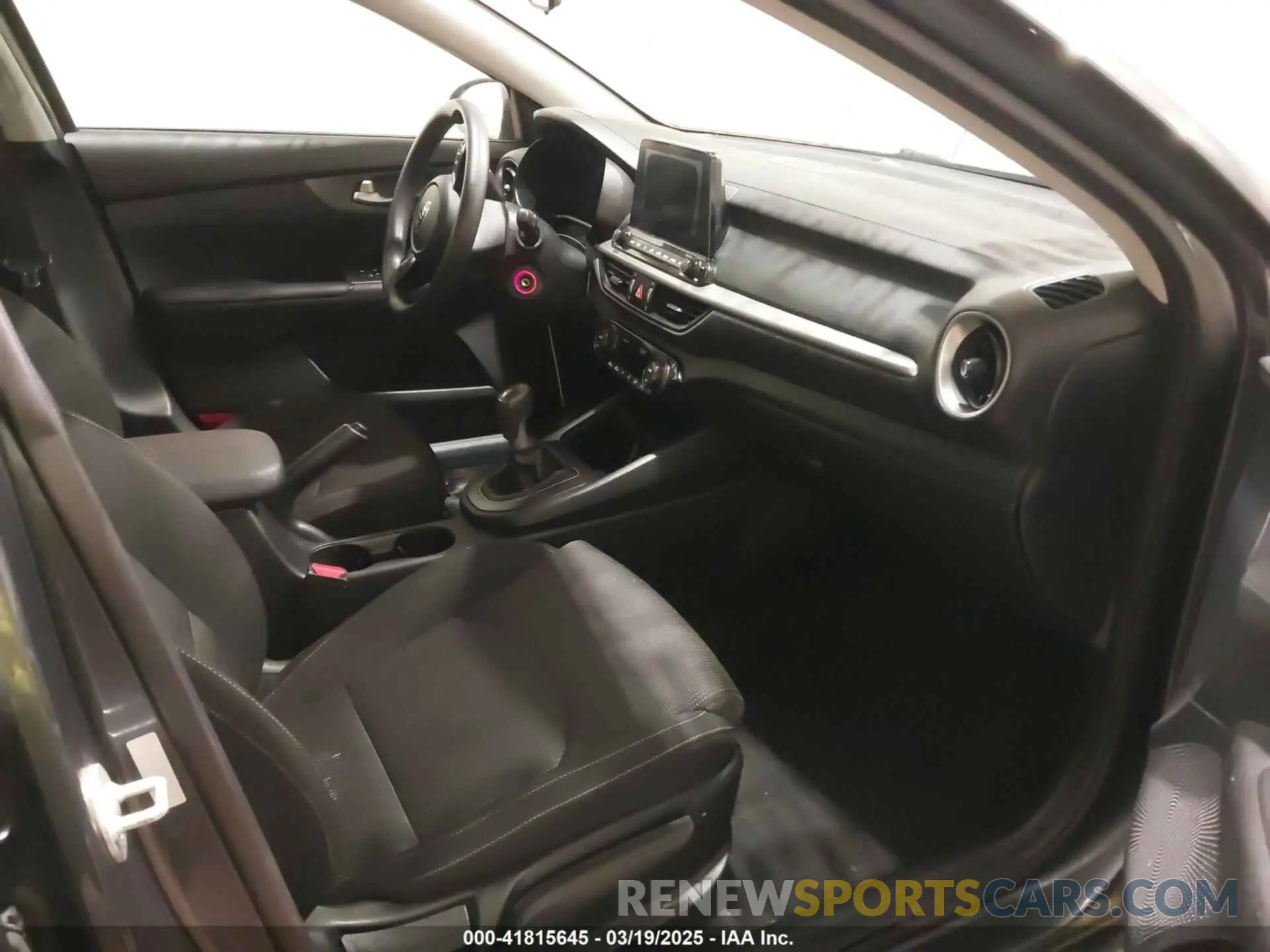 5 Photograph of a damaged car 3KPF24AD4KE009940 KIA FORTE 2019