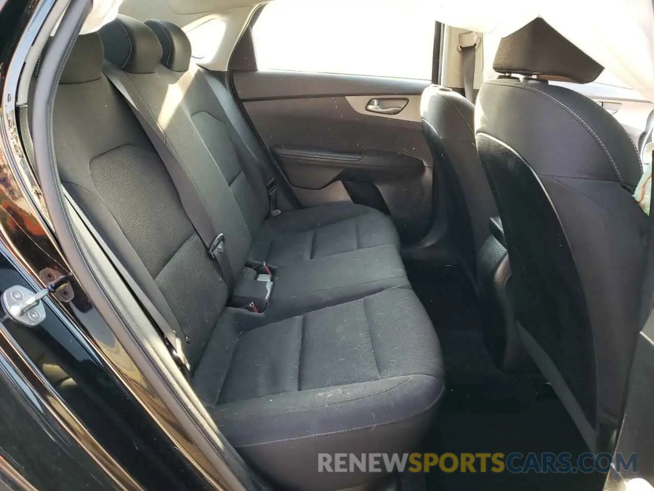 10 Photograph of a damaged car 3KPF24AD4KE011770 KIA FORTE 2019
