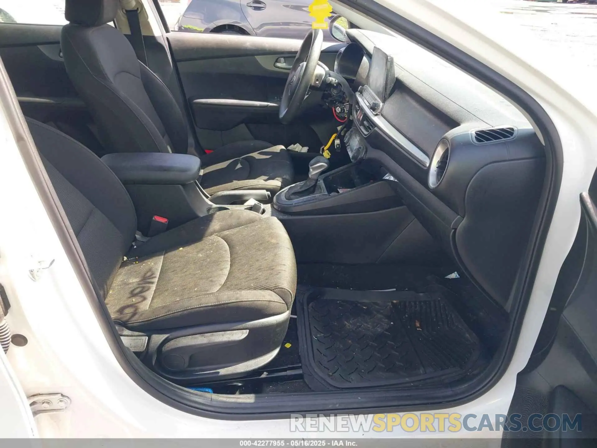 5 Photograph of a damaged car 3KPF24AD4KE040301 KIA FORTE 2019