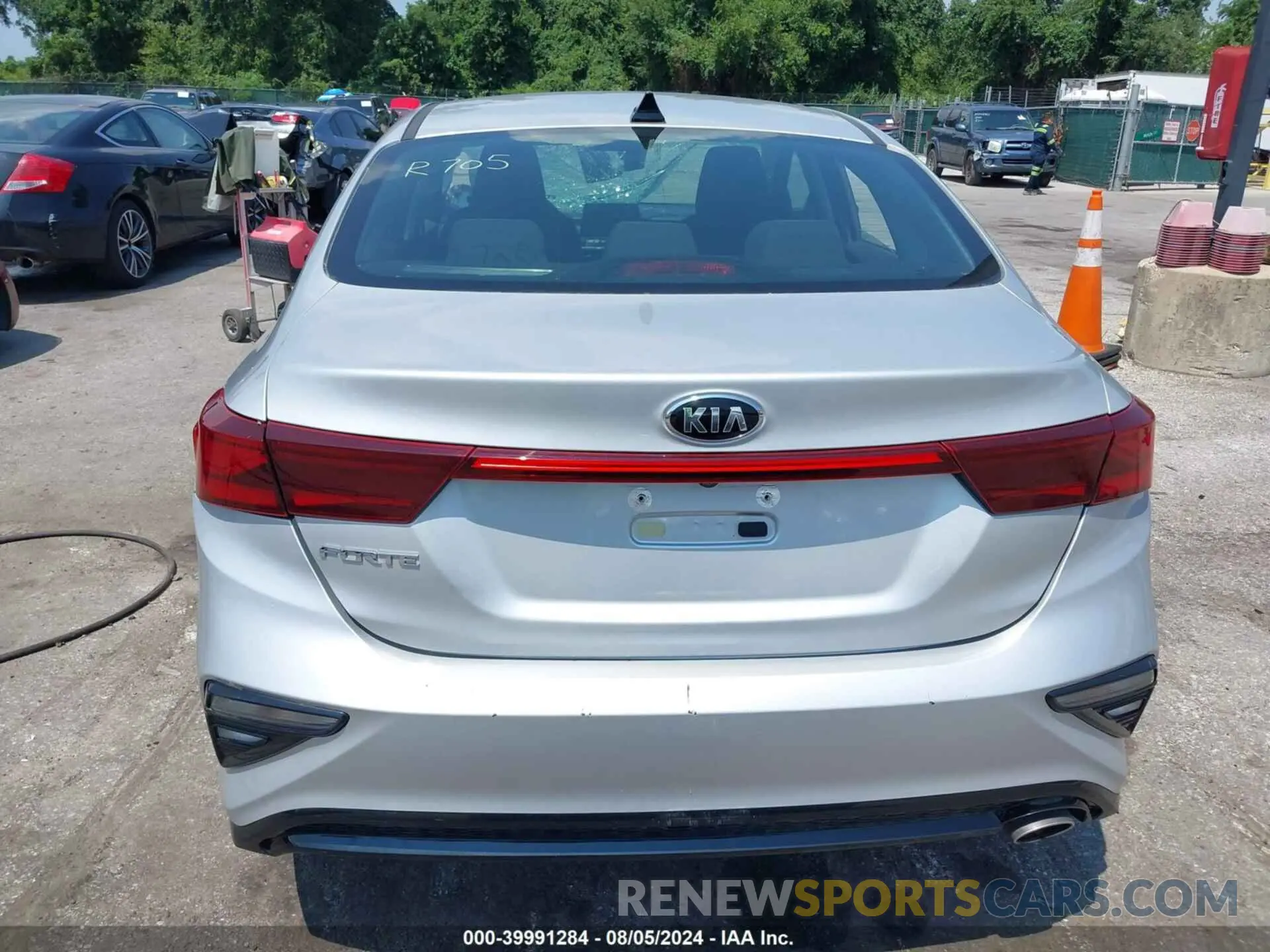 17 Photograph of a damaged car 3KPF24AD4KE058961 KIA FORTE 2019